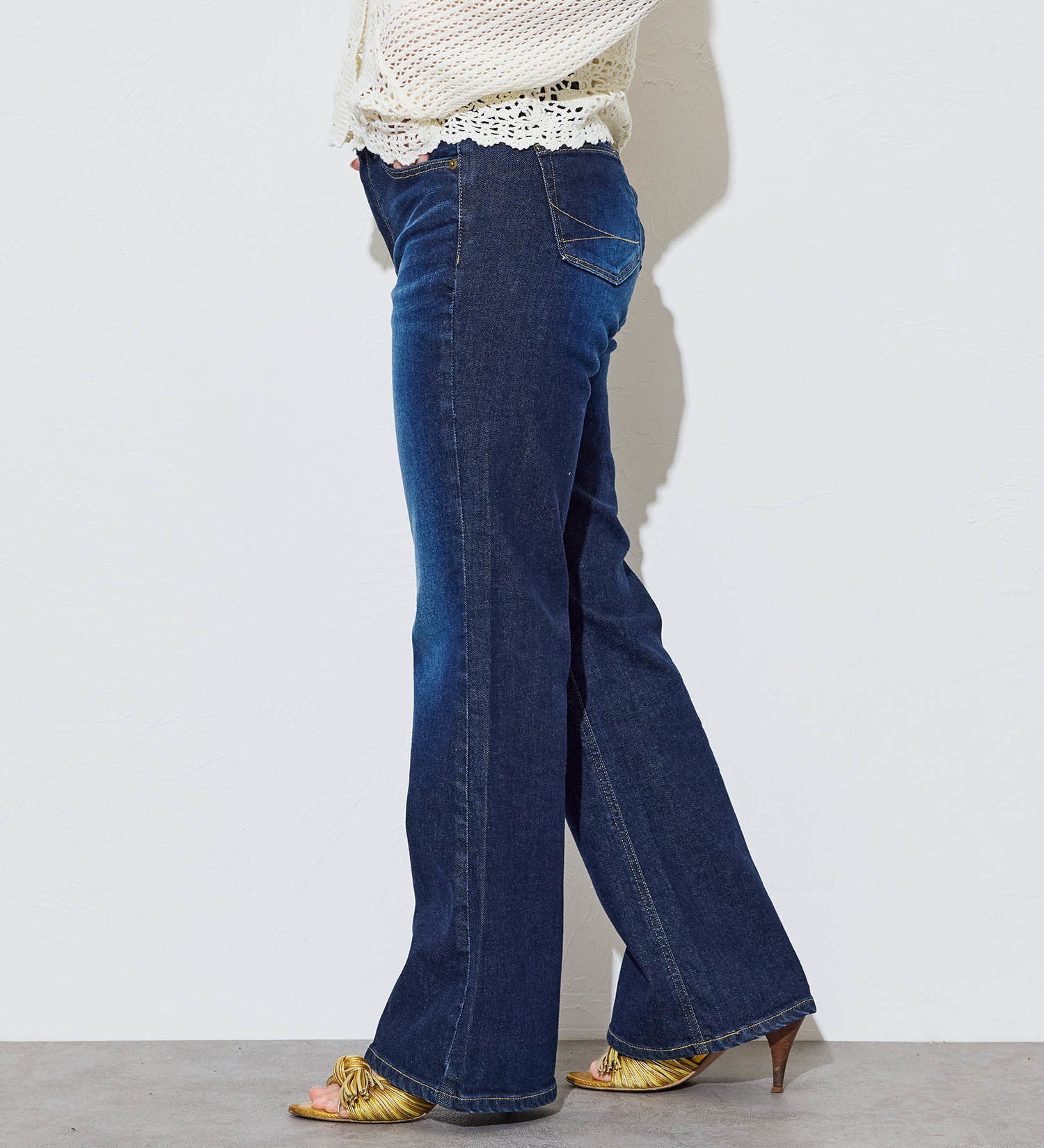 SOMETHING(サムシング)の【予約】SOMETHING×なつぽい コラボジーンズ POI FLARE|パンツ/デニム/ジーンズパンツ/レディース|濃色ブルー