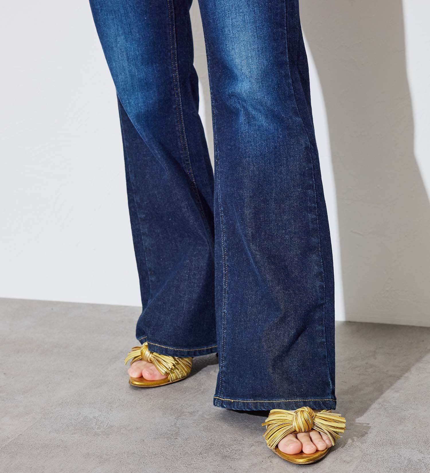 SOMETHING(サムシング)の【予約】SOMETHING×なつぽい コラボジーンズ POI FLARE|パンツ/デニム/ジーンズパンツ/レディース|濃色ブルー