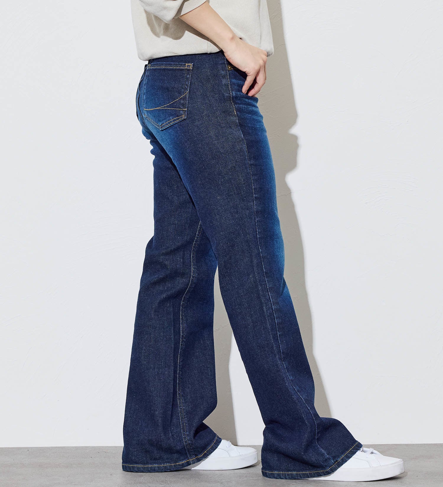 SOMETHING(サムシング)の【予約】SOMETHING×なつぽい コラボジーンズ POI FLARE|パンツ/デニム/ジーンズパンツ/レディース|濃色ブルー