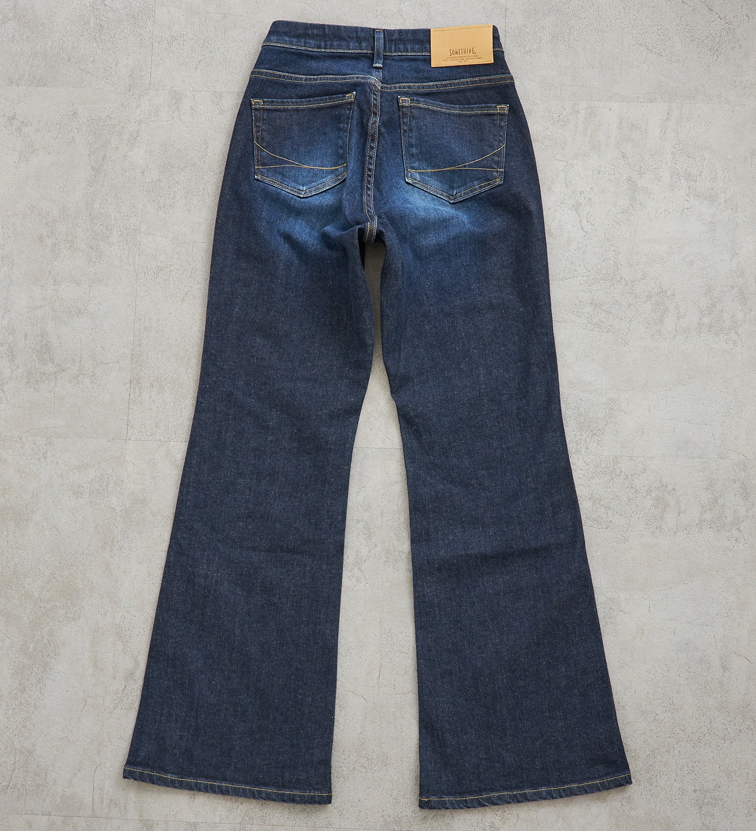 SOMETHING(サムシング)の【予約】SOMETHING×なつぽい コラボジーンズ POI FLARE|パンツ/デニム/ジーンズパンツ/レディース|濃色ブルー