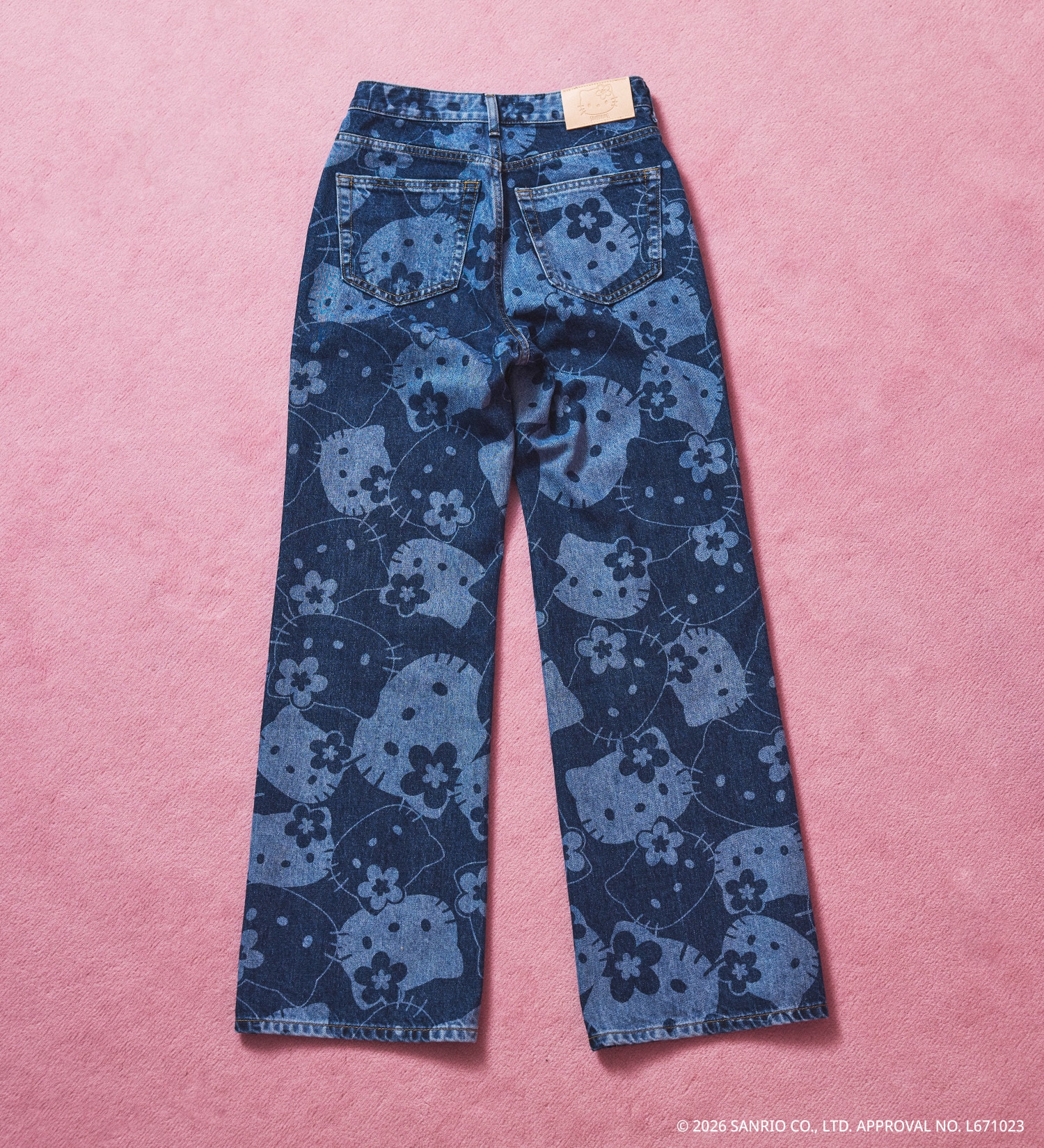 SOMETHING(サムシング)のSOMETHING×HELLO KITTY BOOTS CUT|パンツ/デニム/ジーンズパンツ/レディース|インディゴブルー