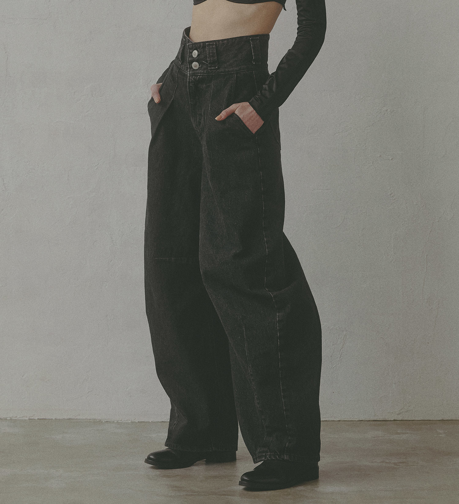 SOMETHING(サムシング)の【予約】atelier SOMETHING TLEB BALLOON DENIM PANTS/カーブデニムパンツ|パンツ/デニム/ジーンズパンツ/レディース|ブラックデニム