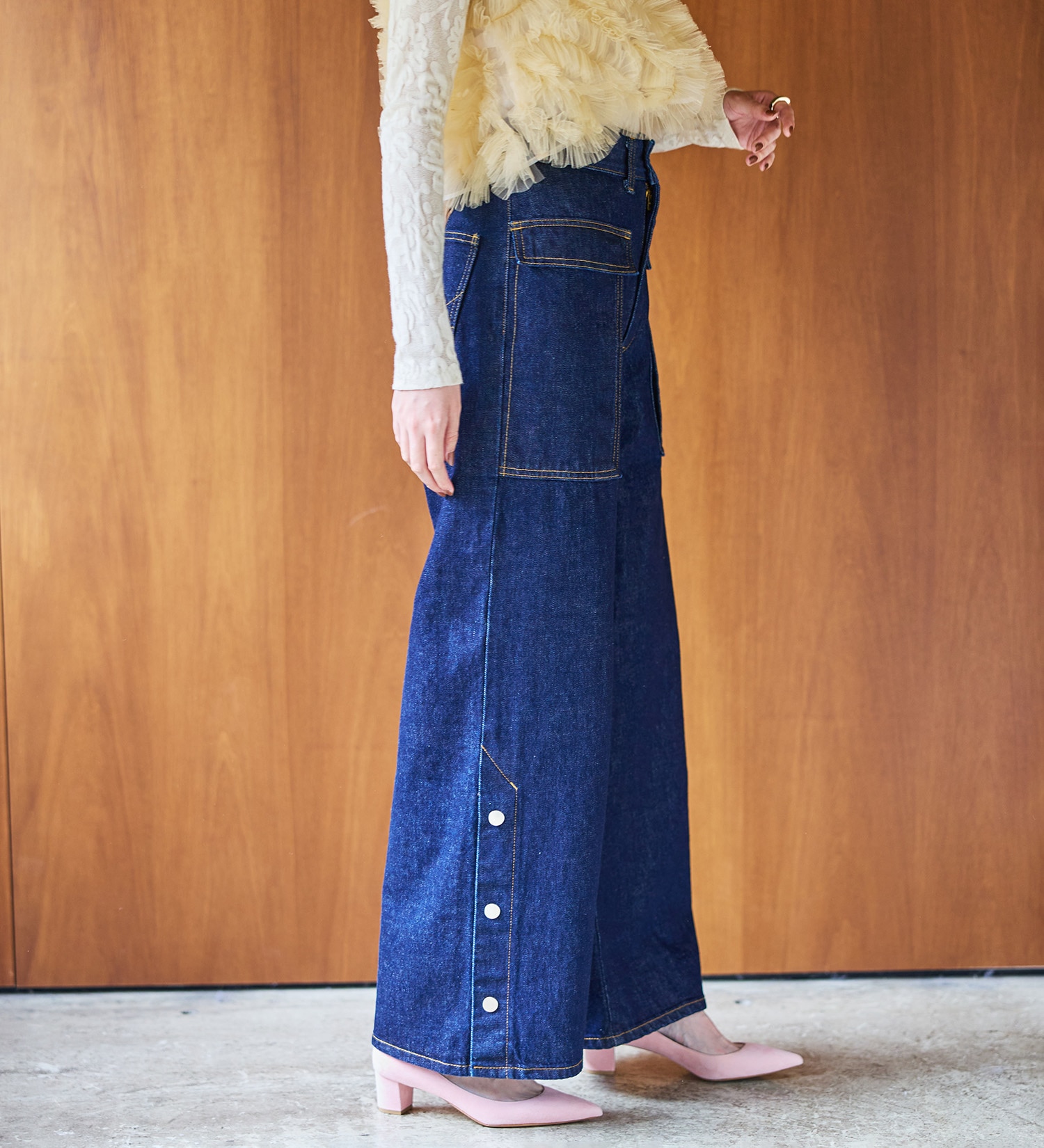 SOMETHING(サムシング)の【試着対象】【GISELe 10月号掲載】atelier SOMETHING BIG POCKET SLIT WIDE/ビッグポケットスリットワイドデニムパンツ|パンツ/デニム/ジーンズパンツ/レディース|インディゴブルー