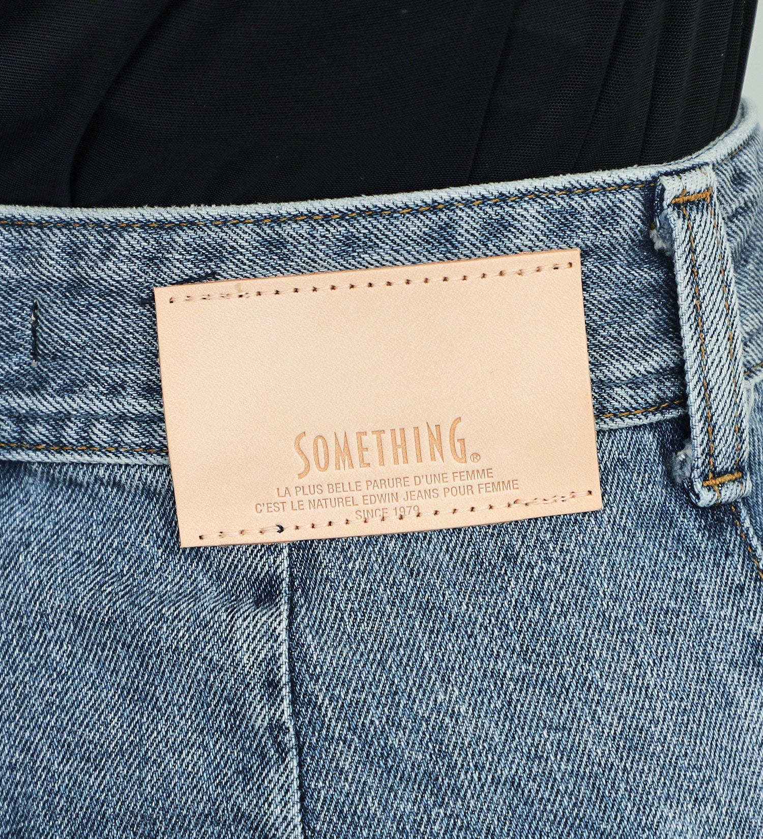 SOMETHING(サムシング)の【試着対象】【GISELe 10月号掲載】atelier SOMETHING BIG POCKET SLIT WIDE/ビッグポケットスリットワイドデニムパンツ|パンツ/デニム/ジーンズパンツ/レディース|淡色ブルー