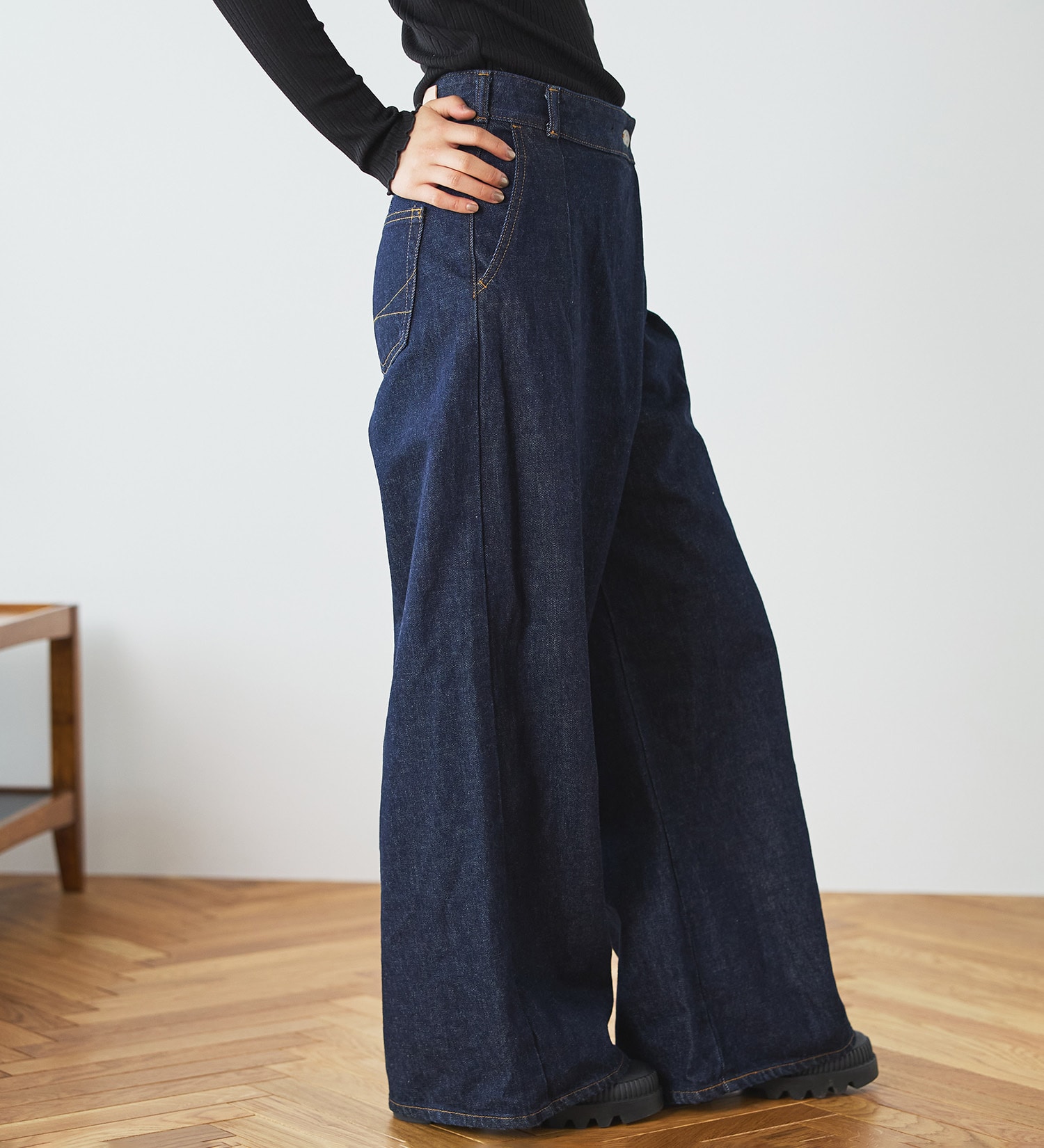 SOMETHING(サムシング)の【予約】atelier SOMETHING WRAP WIDE PANTS/アトリエサムシングラップワイドパンツ|パンツ/デニム/ジーンズパンツ/レディース|インディゴブルー