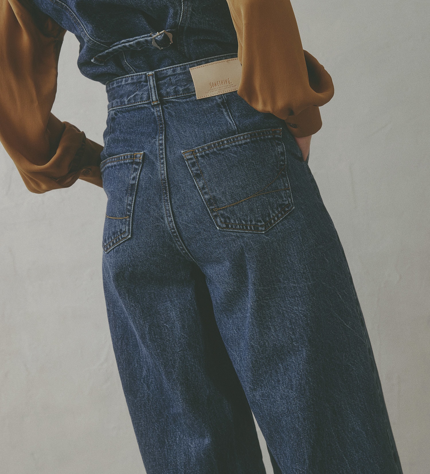 SOMETHING(サムシング)の【予約】atelier SOMETHING WRAP WIDE PANTS/アトリエサムシングラップワイドパンツ|パンツ/デニム/ジーンズパンツ/レディース|中色ブルー