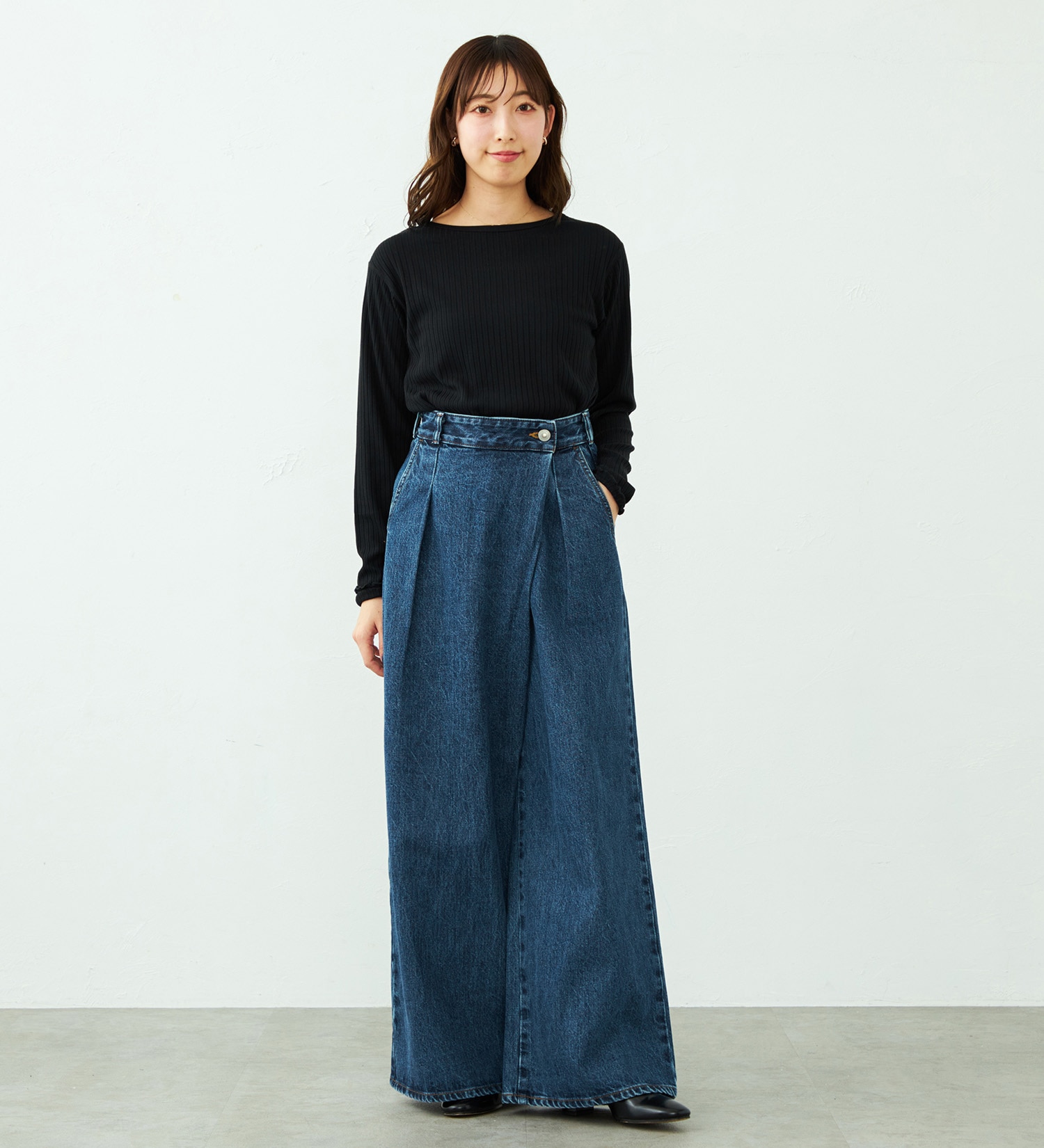 SOMETHING(サムシング)の【予約】atelier SOMETHING WRAP WIDE PANTS/アトリエサムシングラップワイドパンツ|パンツ/デニム/ジーンズパンツ/レディース|中色ブルー