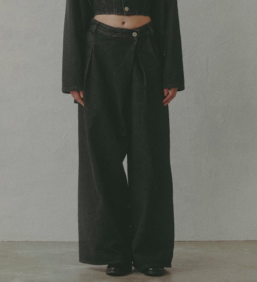 SOMETHING(サムシング)の【予約】atelier SOMETHING BELTED DENIM JACKETWRAP WIDE PANTS/アトリエサムシングラップワイドパンツ|パンツ/デニム/ジーンズパンツ/レディース|ブラックデニム