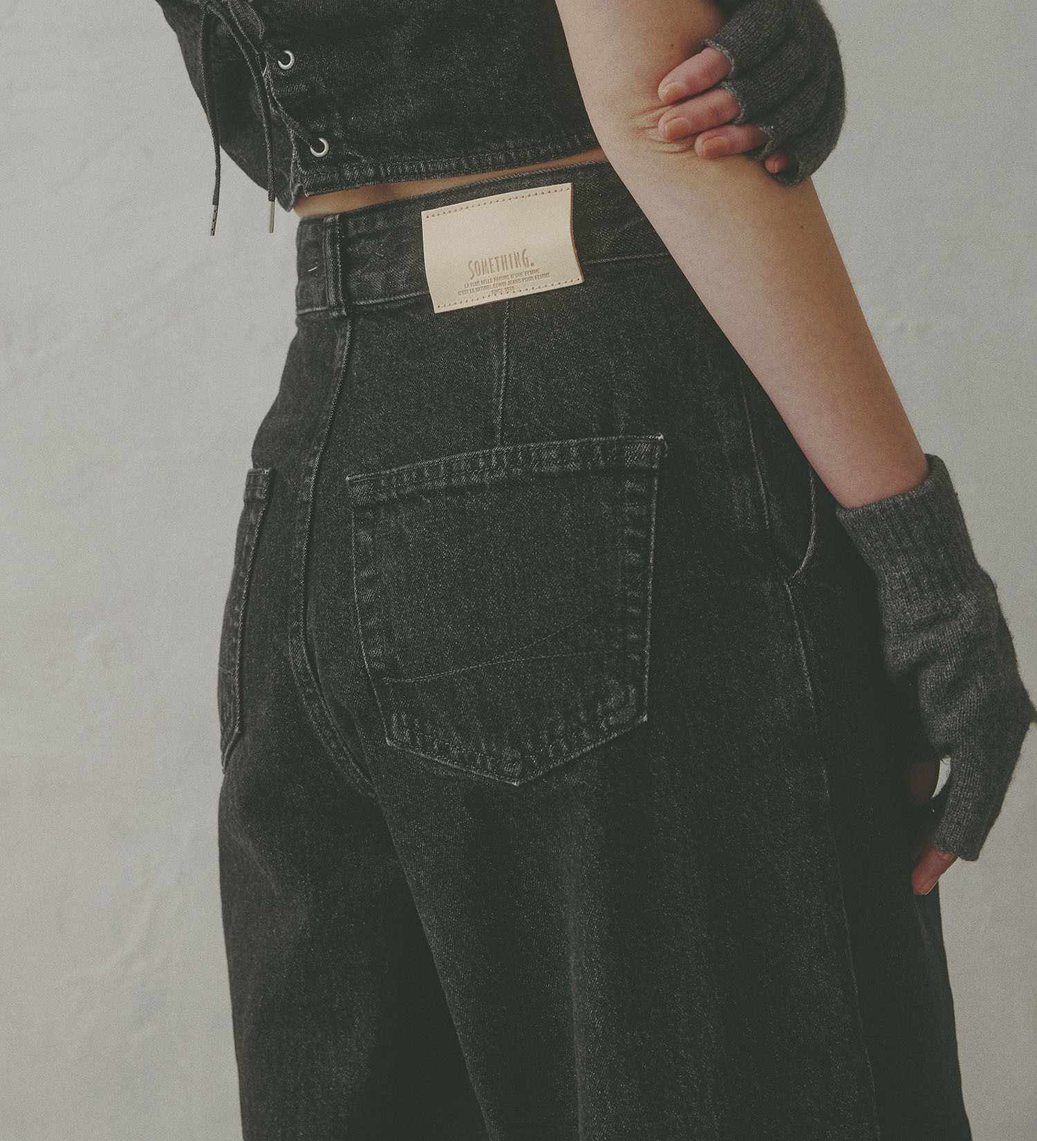 SOMETHING(サムシング)の【予約】atelier SOMETHING WRAP WIDE PANTS/アトリエサムシングラップワイドパンツ|パンツ/デニム/ジーンズパンツ/レディース|ブラックデニム