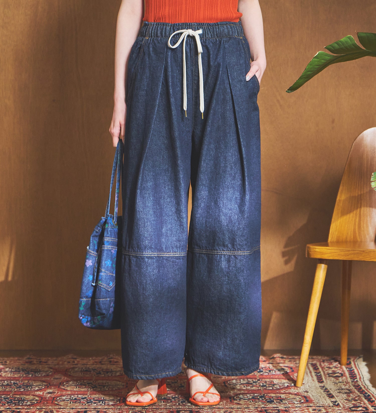 SOMETHING(サムシング)のatelier SOMETHING　DRAWSTRING BALLOON WIDE/ウエストゴムバルーンワイドパンツ|パンツ/デニム/ジーンズパンツ/レディース|インディゴブルー