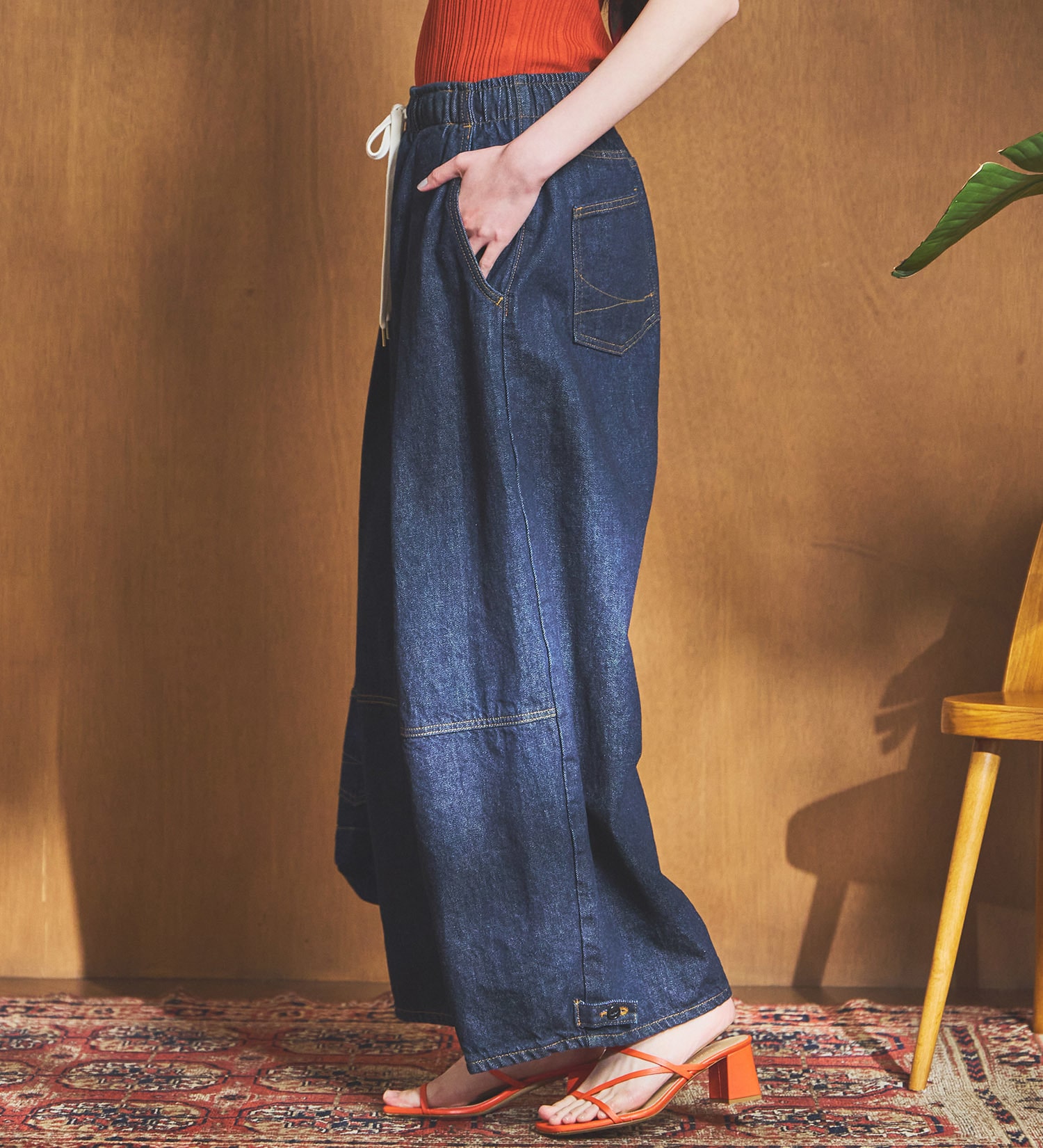 SOMETHING(サムシング)のatelier SOMETHING　DRAWSTRING BALLOON WIDE/ウエストゴムバルーンワイドパンツ|パンツ/デニム/ジーンズパンツ/レディース|インディゴブルー