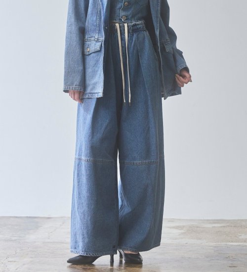 SOMETHING(サムシング)のatelier SOMETHING　DRAWSTRING BALLOON WIDE/ウエストゴムバルーンワイドパンツ|パンツ/デニム/ジーンズパンツ/レディース|淡色ブルー
