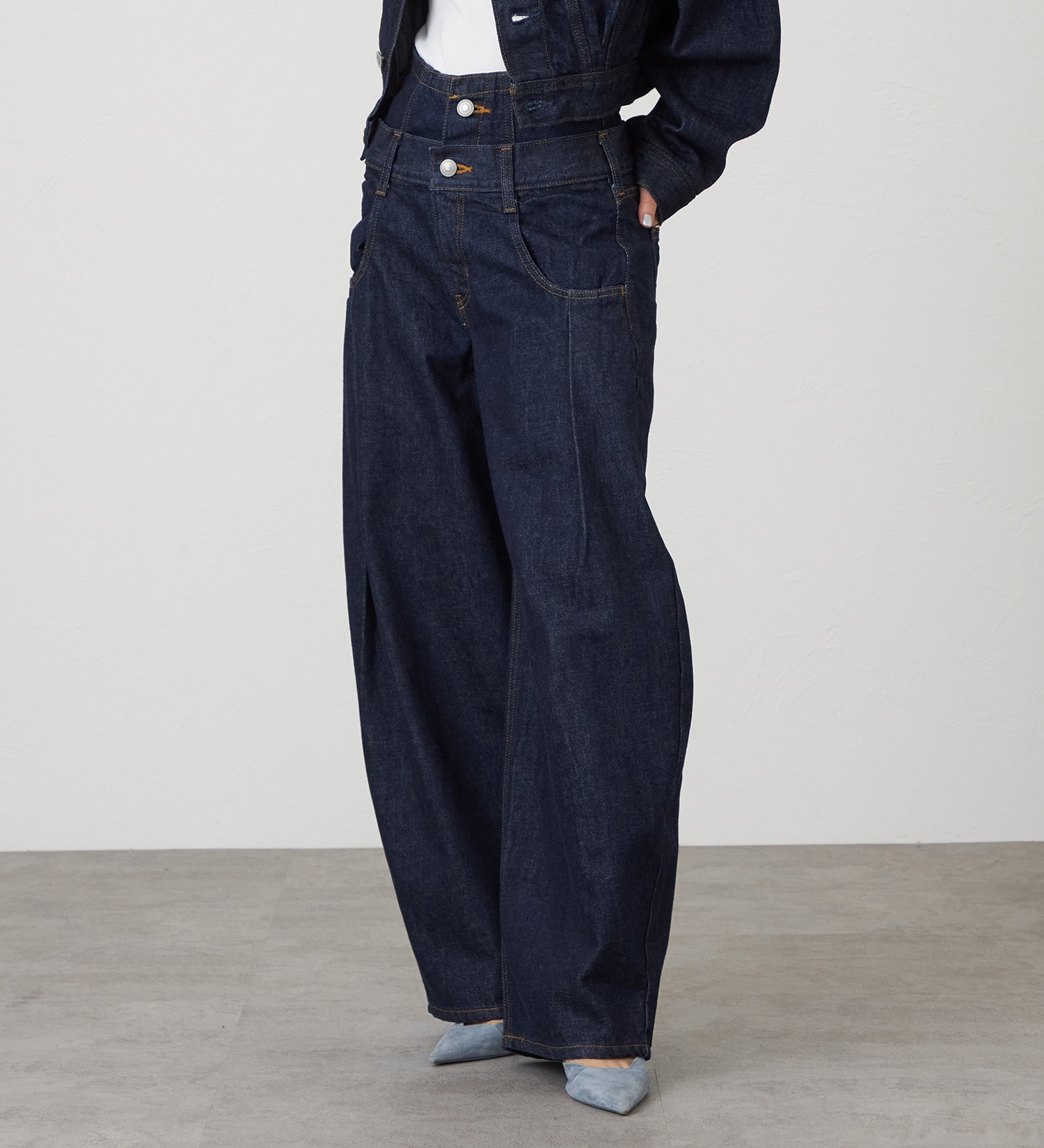 SOMETHING(サムシング)のatelier SOMETHING　DOUBLE BELT WIDE PANTS/ダブルベルトワイドパンツ|パンツ/デニム/ジーンズパンツ/レディース|インディゴブルー