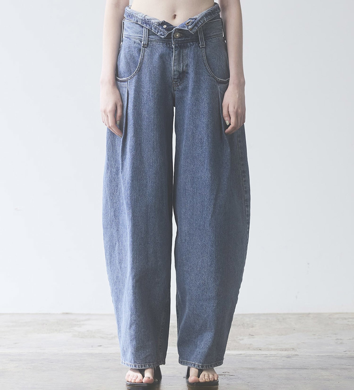 SOMETHING(サムシング)のatelier SOMETHING　DOUBLE BELT WIDE PANTS/ダブルベルトワイドパンツ|パンツ/デニム/ジーンズパンツ/レディース|淡色ブルー