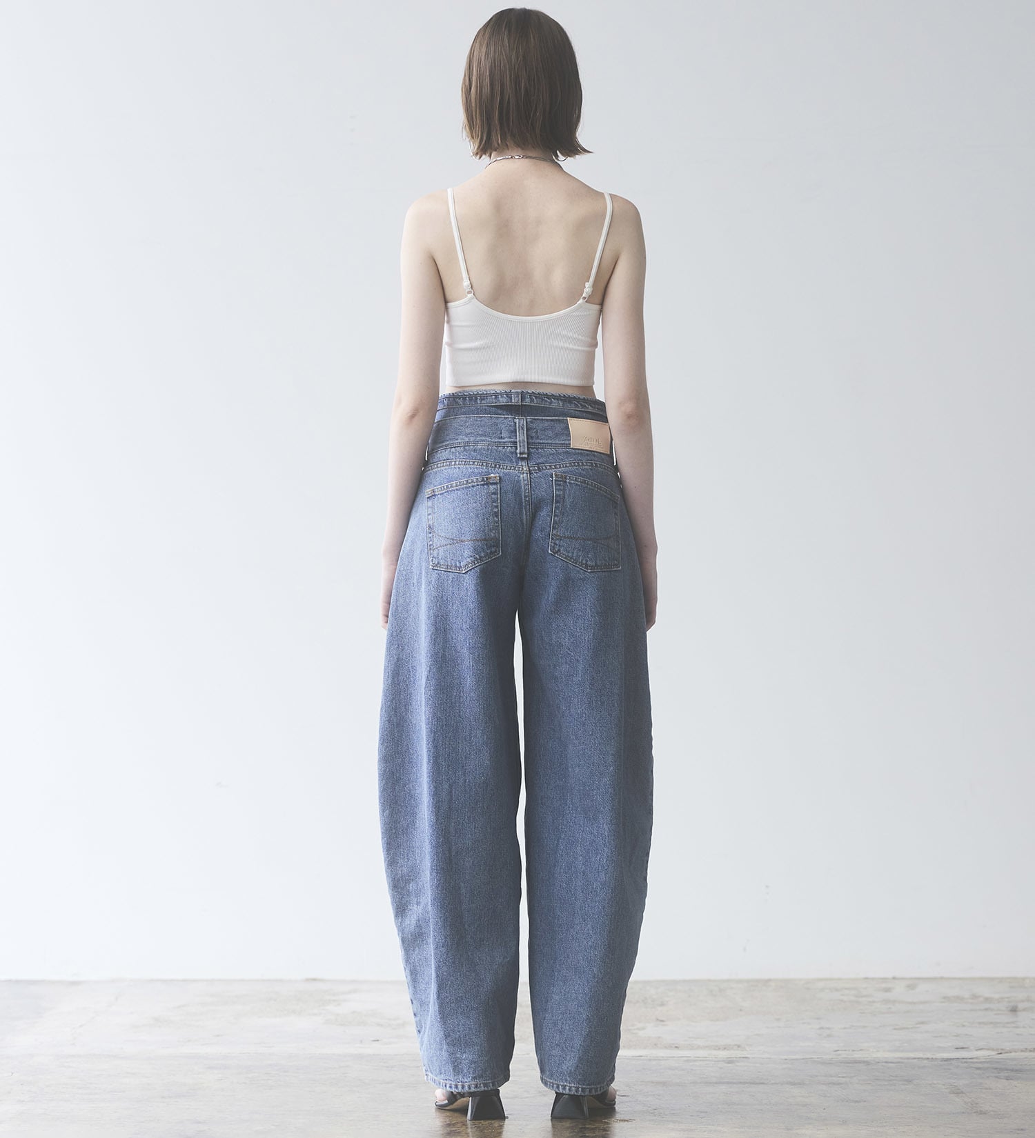 SOMETHING(サムシング)のatelier SOMETHING　DOUBLE BELT WIDE PANTS/ダブルベルトワイドパンツ|パンツ/デニム/ジーンズパンツ/レディース|淡色ブルー