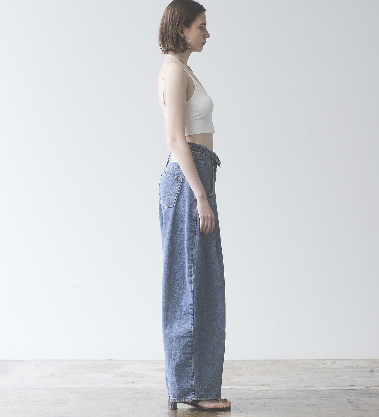 SOMETHING(サムシング)のatelier SOMETHING　DOUBLE BELT WIDE PANTS/ダブルベルトワイドパンツ|パンツ/デニム/ジーンズパンツ/レディース|淡色ブルー