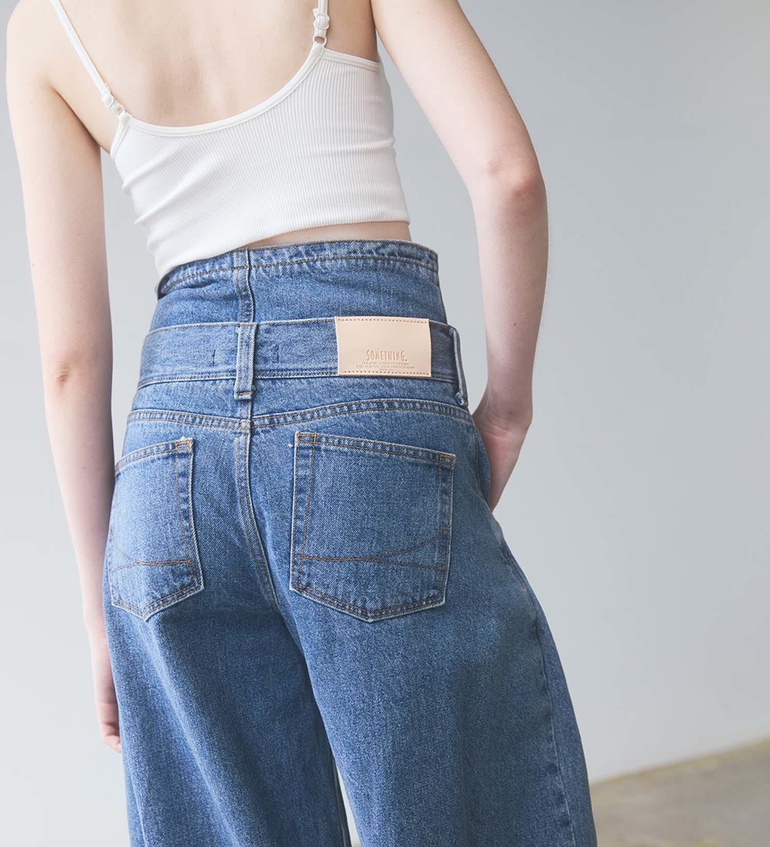 SOMETHING(サムシング)のatelier SOMETHING　DOUBLE BELT WIDE PANTS/ダブルベルトワイドパンツ|パンツ/デニム/ジーンズパンツ/レディース|淡色ブルー