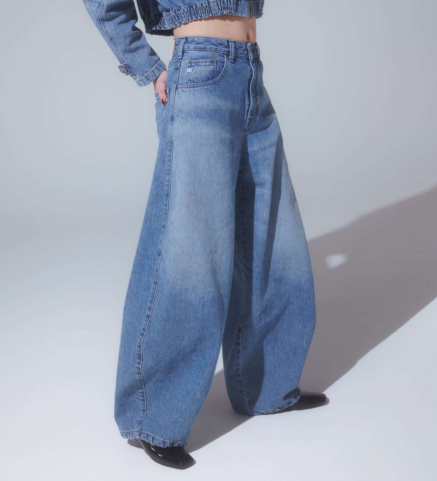 SOMETHING(サムシング)の【予約】atelier SOMETHING B.B. (BAGGY BALLOON) PANTS/バギーバルーンデニムパンツ|パンツ/デニム/ジーンズパンツ/レディース|淡色ブルー
