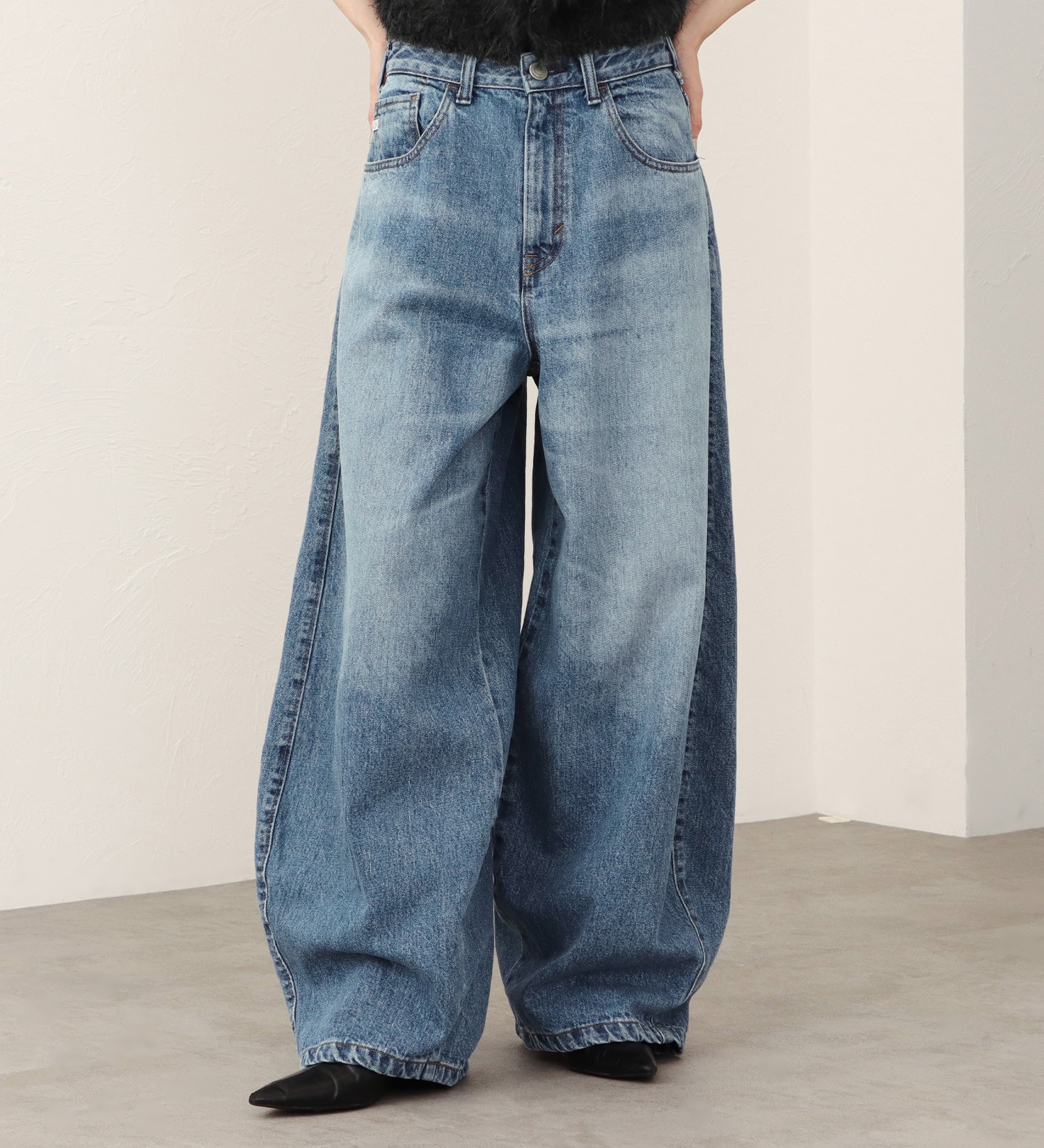 SOMETHING(サムシング)の【予約】atelier SOMETHING B.B. (BAGGY BALLOON) PANTS/バギーバルーンデニムパンツ|パンツ/デニム/ジーンズパンツ/レディース|淡色ブルー