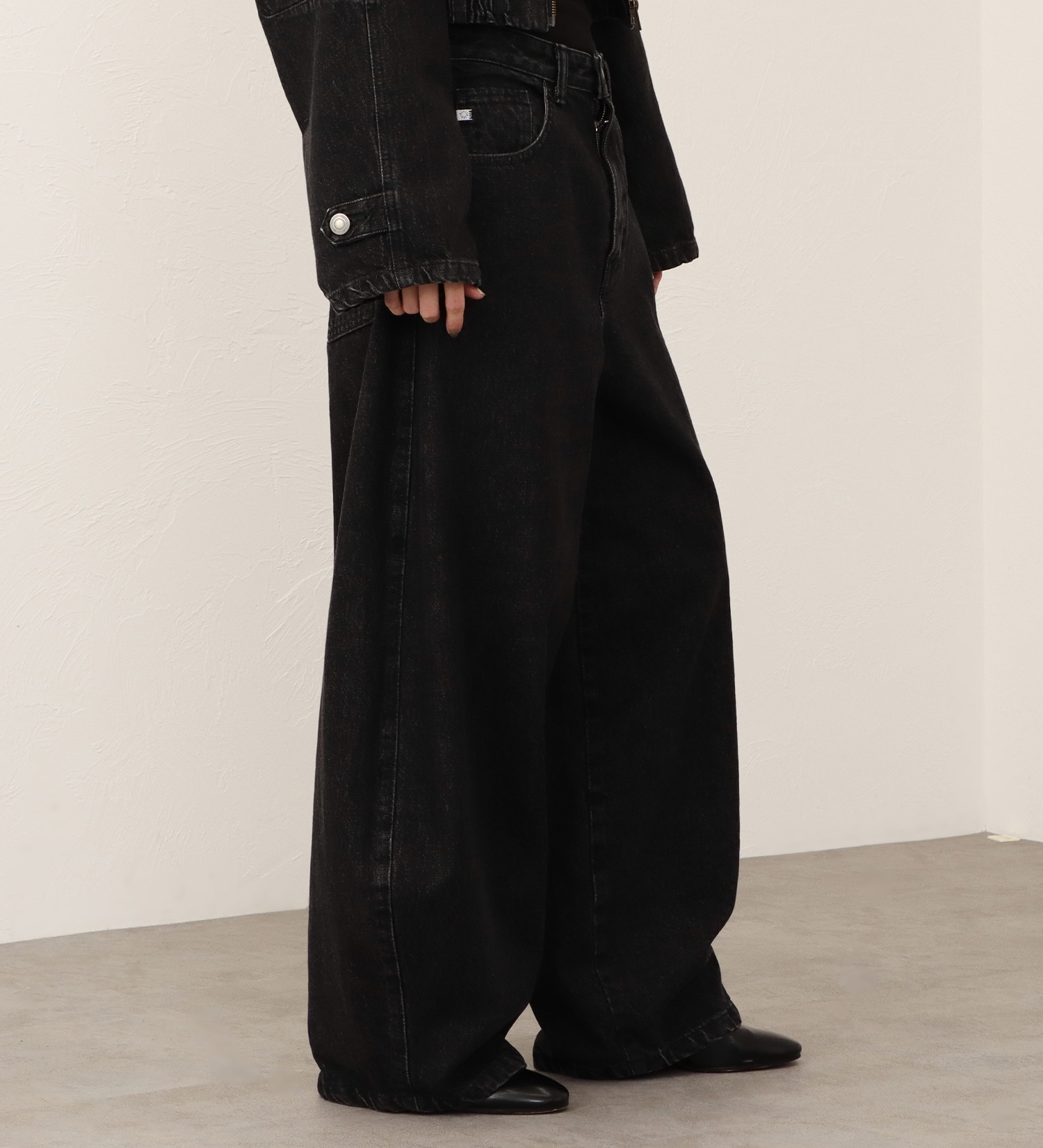 SOMETHING(サムシング)の【予約】atelier SOMETHING B.B. (BAGGY BALLOON) PANTS/バギーバルーンデニムパンツ|パンツ/デニム/ジーンズパンツ/レディース|ブラック