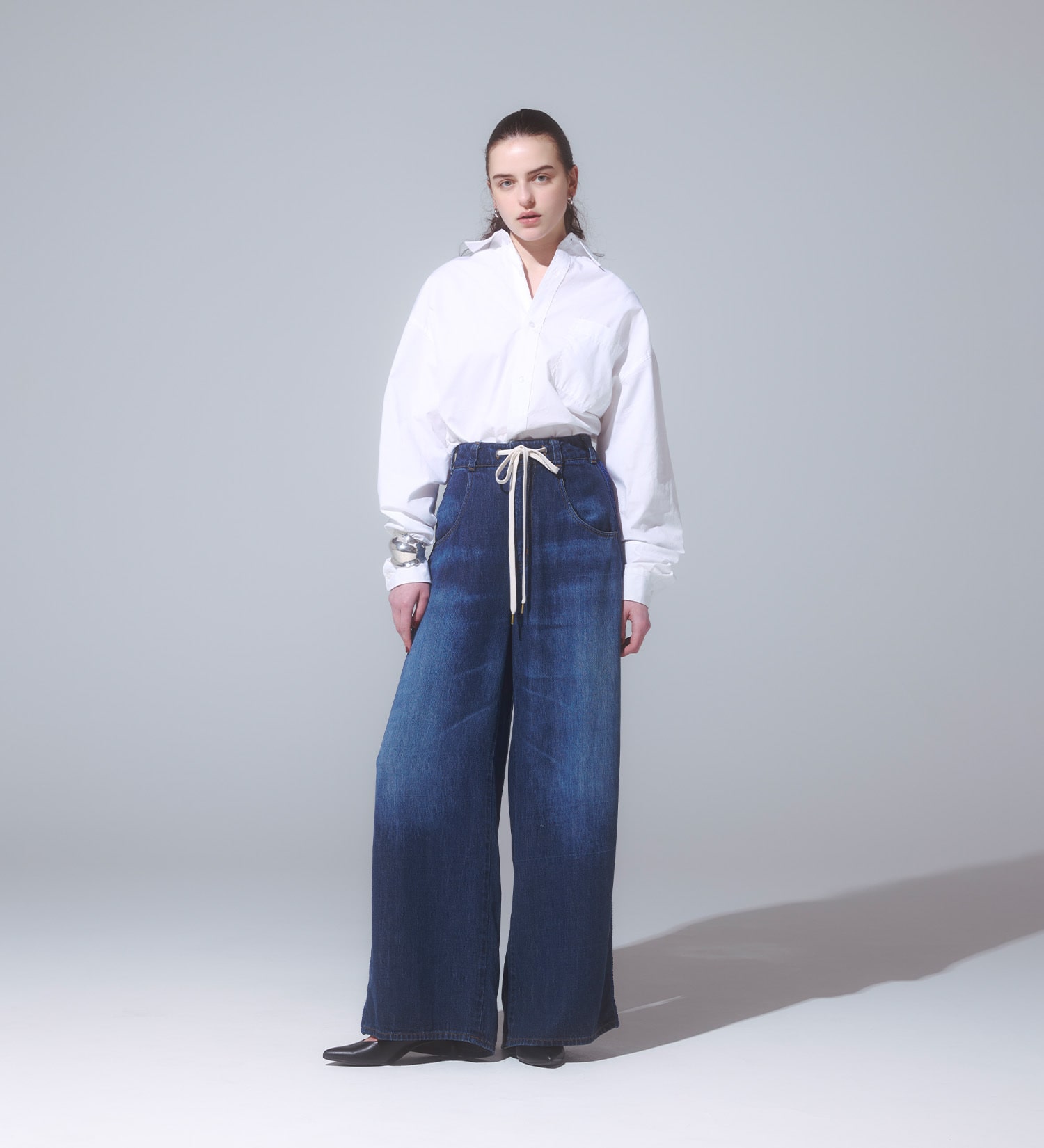 SOMETHING(サムシング)の【予約】atelier SOMETHING drape LINE PANTS/ドレープラインデニムパンツ|パンツ/パンツ/レディース|中色ブルー