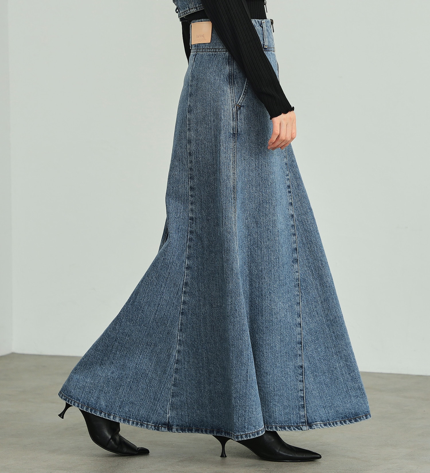 SOMETHING(サムシング)のatelier SOMETHING MERMAID DENIM SKIRT/マーメイドデニムスカート|スカート/デニムスカート/レディース|淡色ブルー