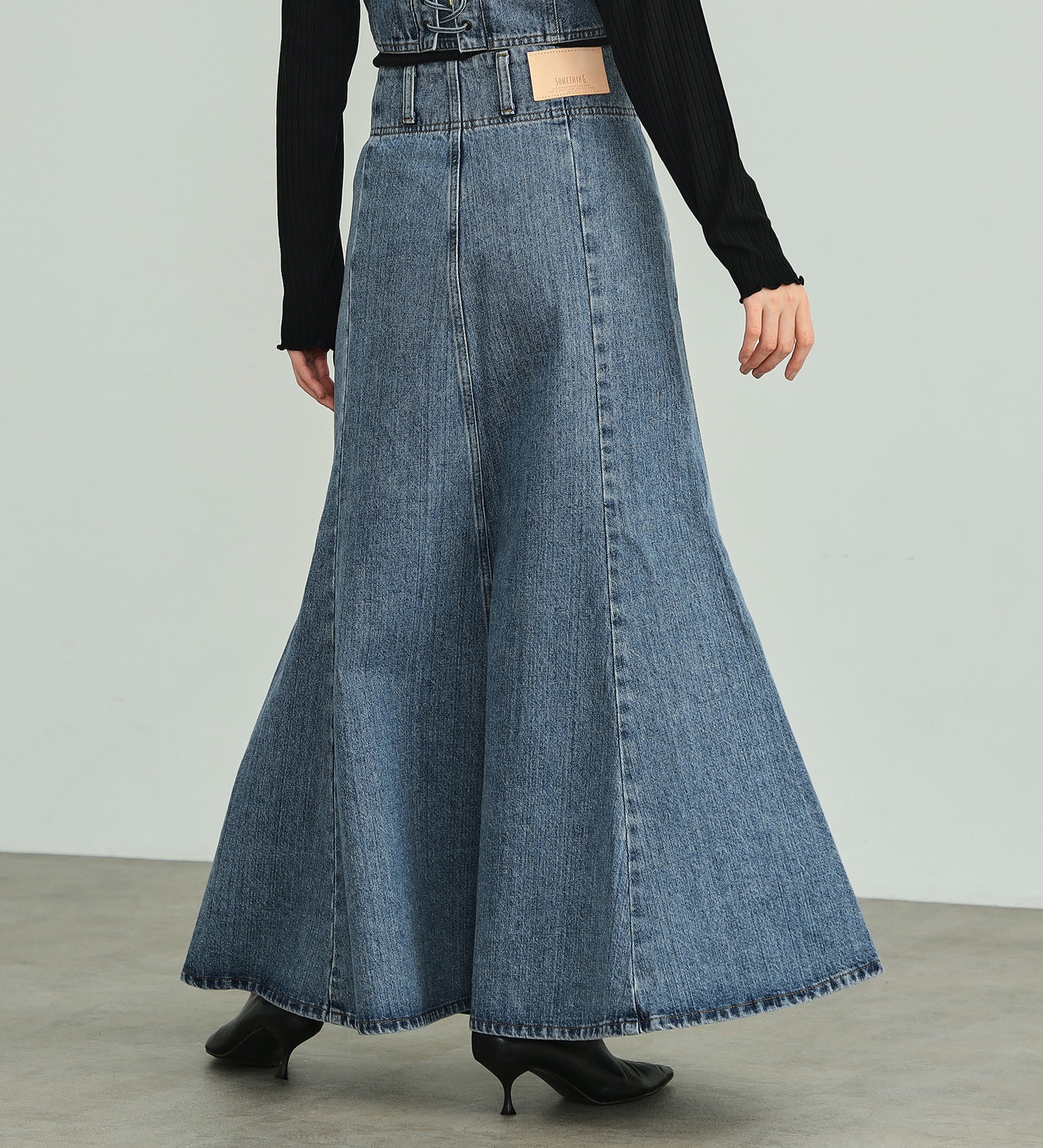 SOMETHING(サムシング)のatelier SOMETHING MERMAID DENIM SKIRT/マーメイドデニムスカート|スカート/デニムスカート/レディース|淡色ブルー