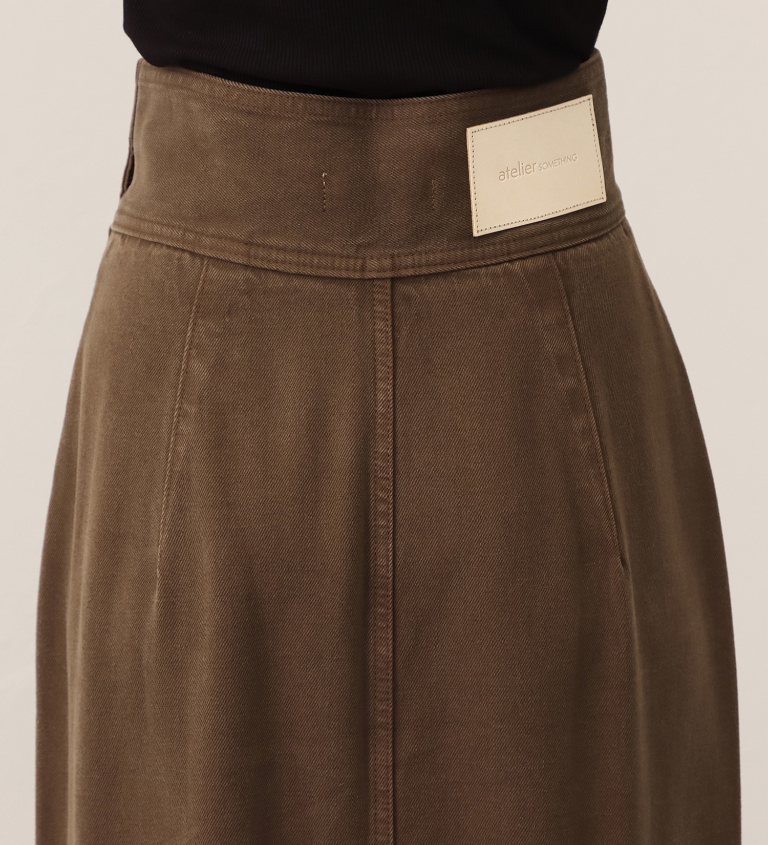 SOMETHING(サムシング)の【予約】atelier SOMETHING drape FRONT PLEATS SKIRT/ドレープフロントプリーツデニムスカート|スカート/スカート/レディース|ブラウン