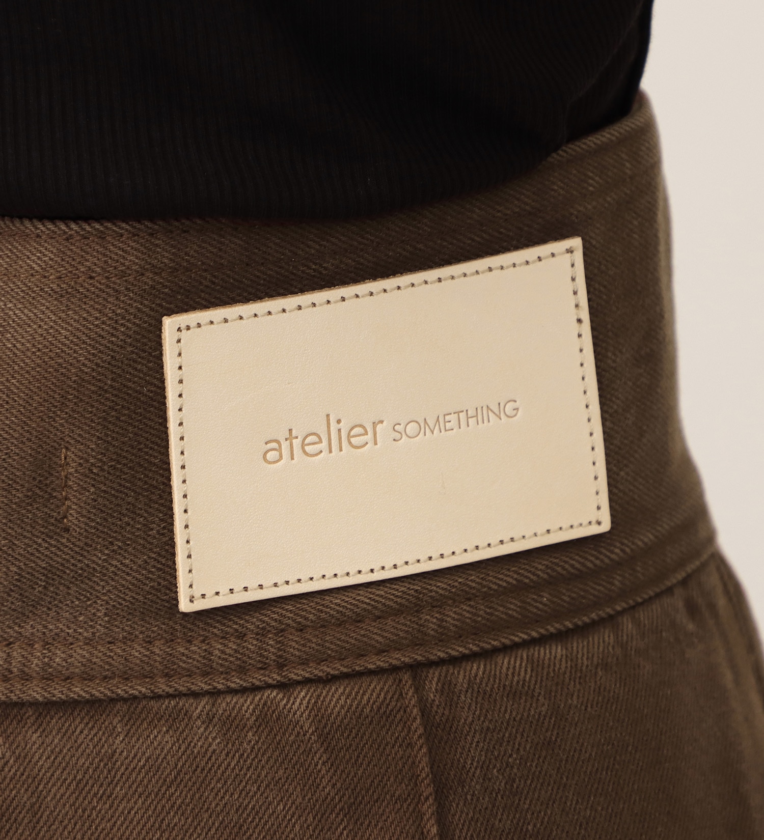 SOMETHING(サムシング)の【予約】atelier SOMETHING drape FRONT PLEATS SKIRT/ドレープフロントプリーツデニムスカート|スカート/スカート/レディース|ブラウン