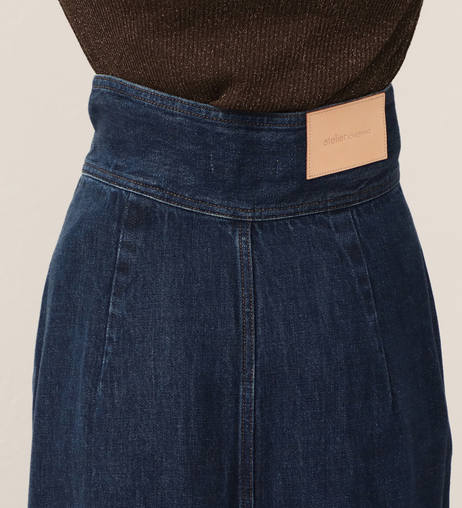 SOMETHING(サムシング)の【予約】atelier SOMETHING drape FRONT PLEATS SKIRT/ドレープフロントプリーツデニムスカート|スカート/デニムスカート/レディース|中色ブルー