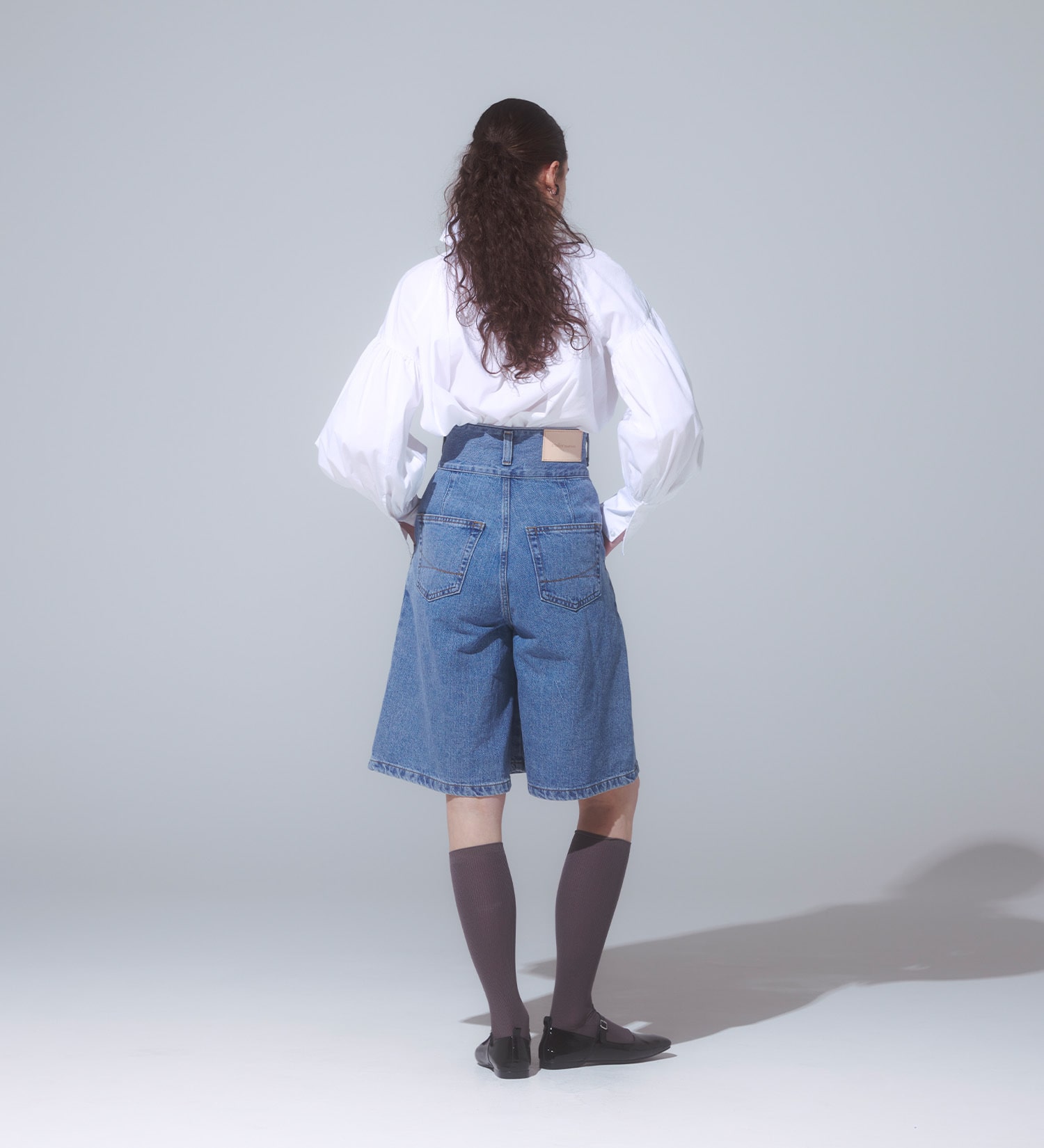 SOMETHING(サムシング)の【予約】atelier SOMETHING WRAP SHORTS/ラップデニムショーツ|//レディース|淡色ブルー