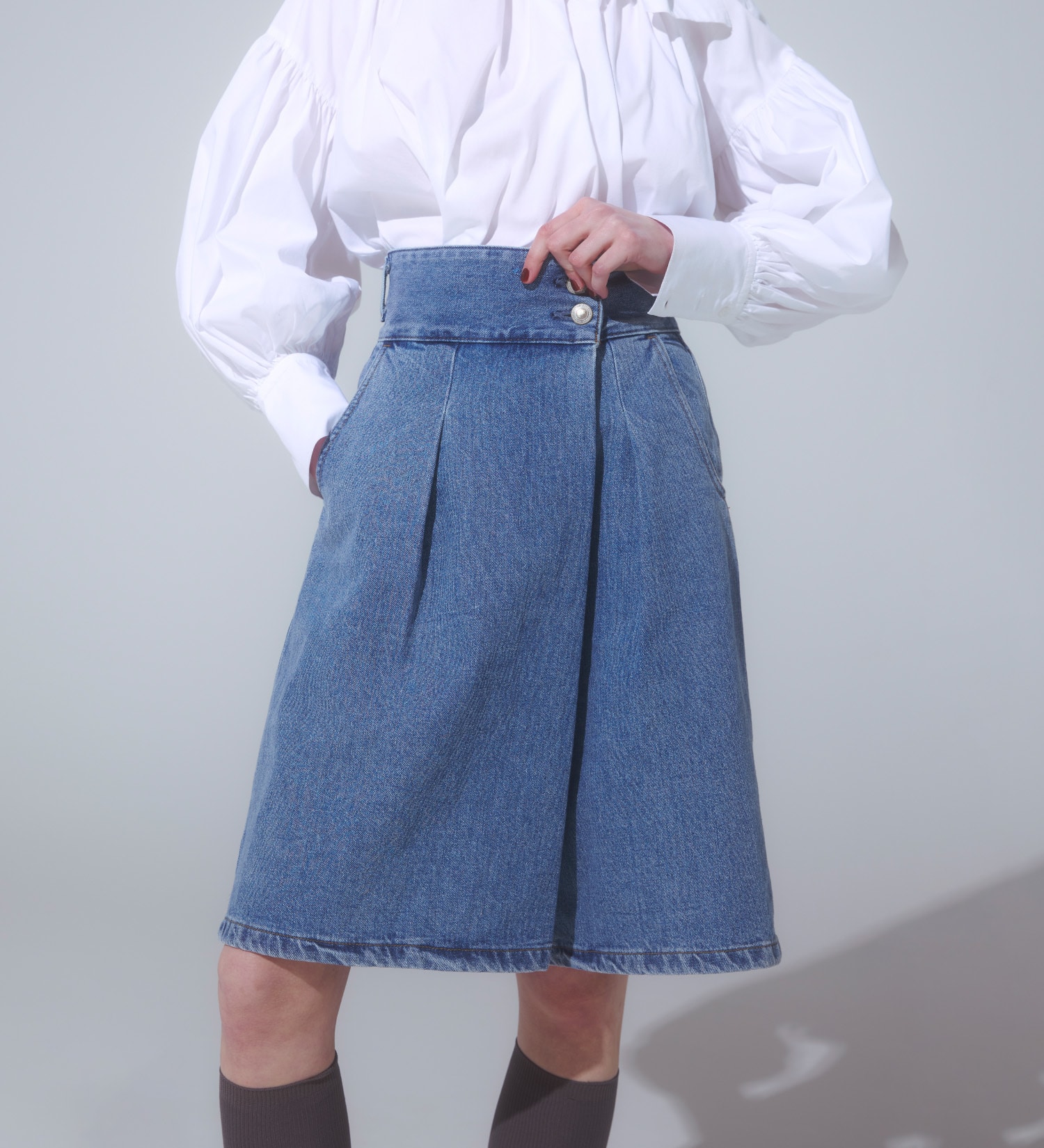 SOMETHING(サムシング)の【予約】atelier SOMETHING WRAP SHORTS/ラップデニムショーツ|//レディース|淡色ブルー