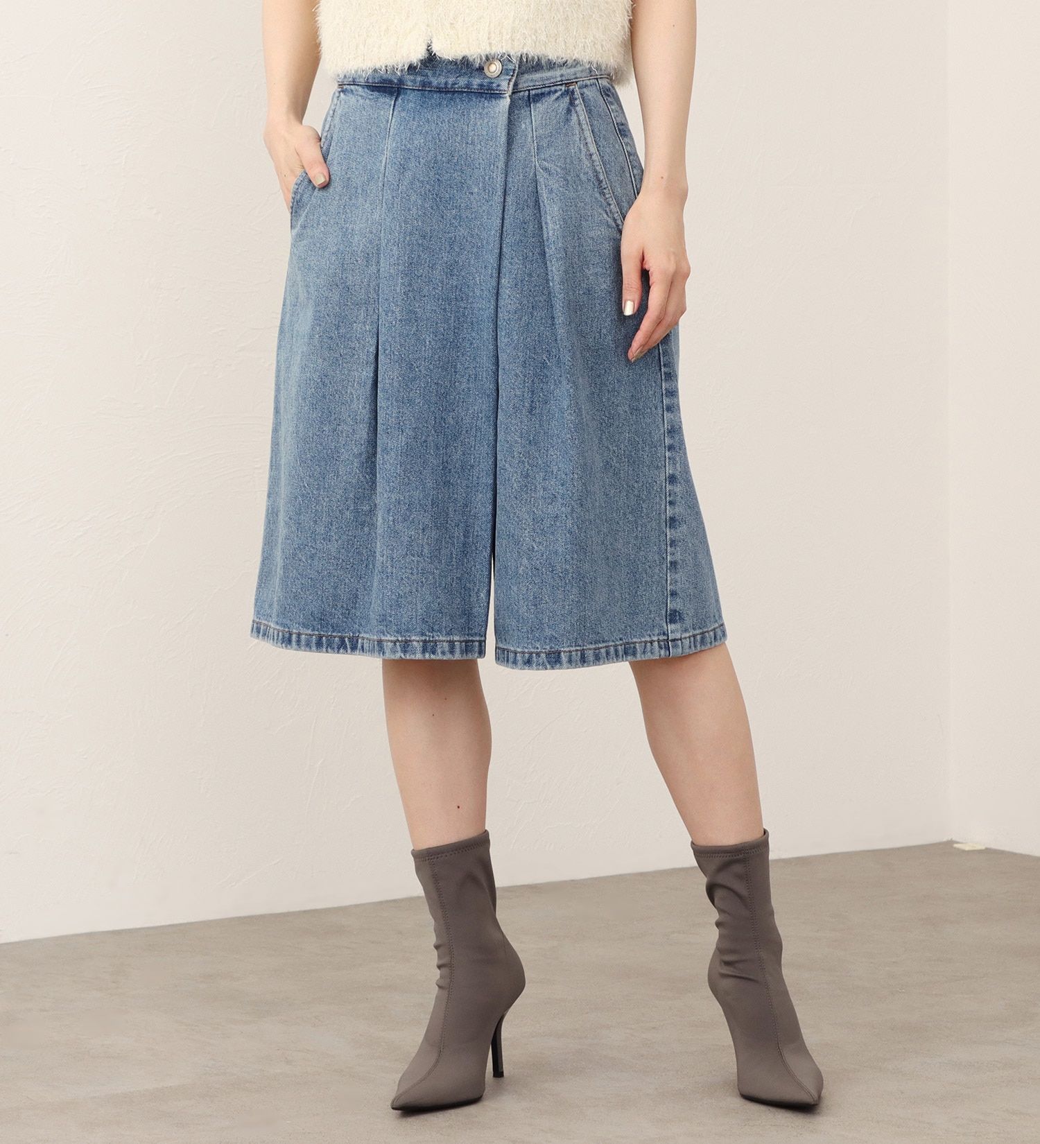 SOMETHING(サムシング)の【予約】atelier SOMETHING WRAP SHORTS/ラップデニムショーツ|//レディース|淡色ブルー