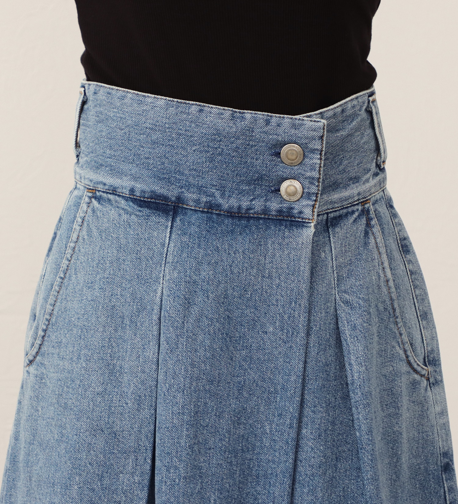 SOMETHING(サムシング)の【予約】atelier SOMETHING WRAP SHORTS/ラップデニムショーツ|//レディース|淡色ブルー