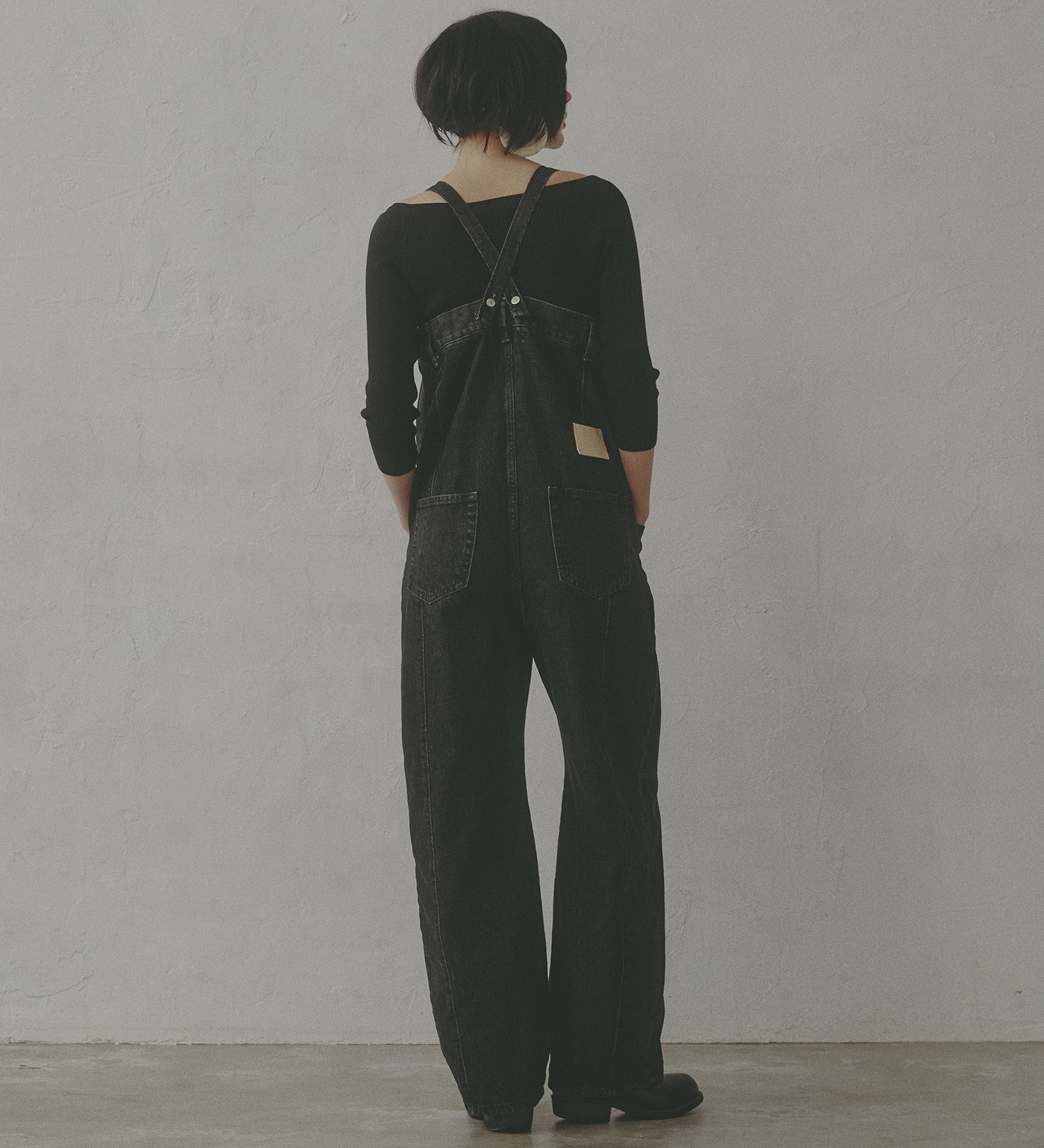 SOMETHING(サムシング)の【予約】atelier SOMETHING W KNEE SALOPETTE/マルチウェイデニムベアサロペット/オールインワン|オールインワン/サロペット/オーバーオール/レディース|ブラックデニム