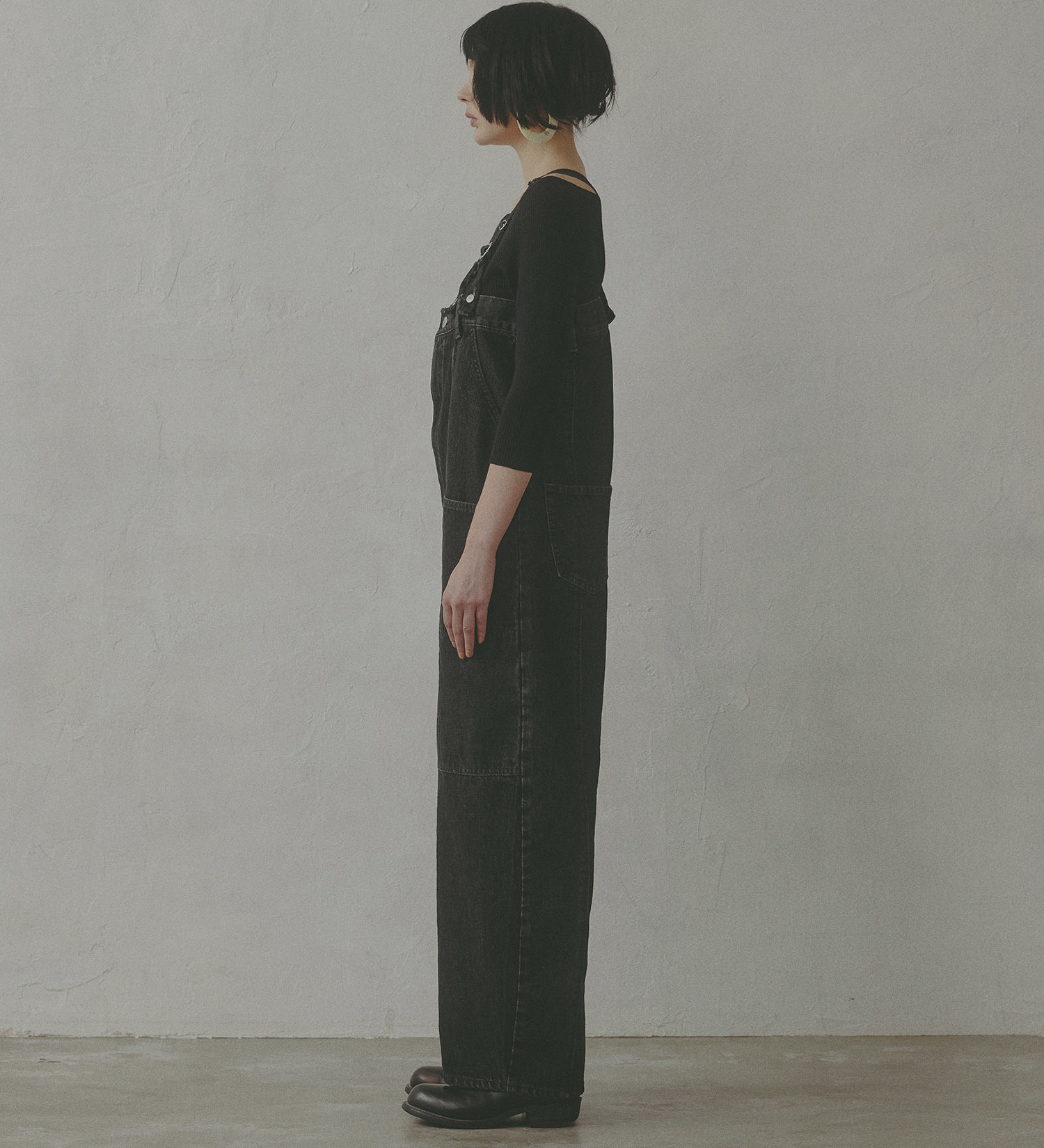 SOMETHING(サムシング)の【予約】atelier SOMETHING W KNEE SALOPETTE/マルチウェイデニムベアサロペット/オールインワン|オールインワン/サロペット/オーバーオール/レディース|ブラックデニム