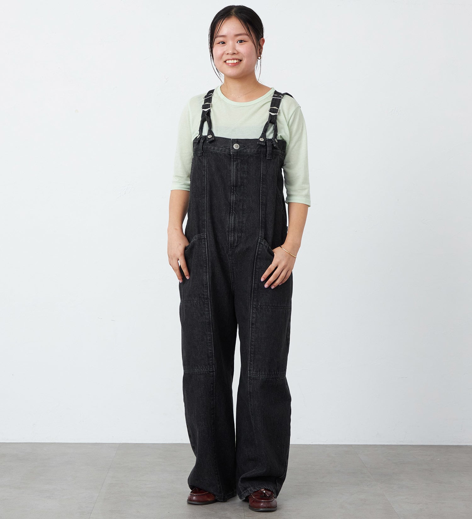 SOMETHING(サムシング)の【試着対象】atelier SOMETHING W KNEE SALOPETTE/マルチウェイデニムベアサロペット/オールインワン|オールインワン/サロペット/オーバーオール/レディース|ブラックデニム