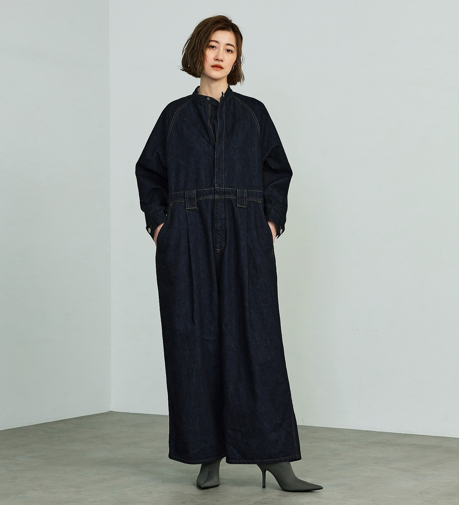 SOMETHING(サムシング)の【GISELe 10月号掲載】atelier SOMETHING STAND COLLAR JUMP SUIT/スタンドカラーデニムジャンプスーツ|オールインワン/つなぎ/オールインワン/レディース|インディゴブルー