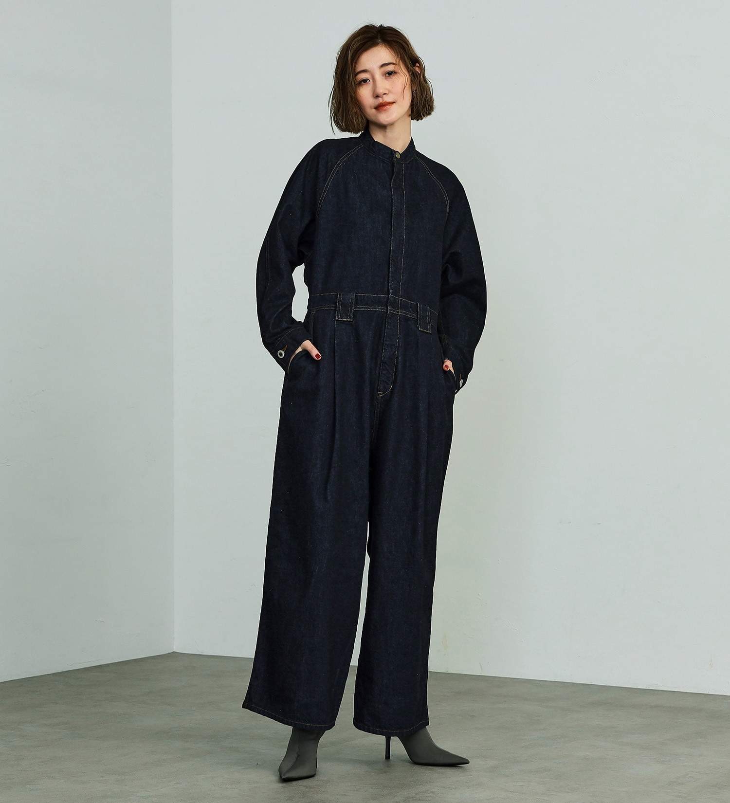 SOMETHING(サムシング)の【GISELe 10月号掲載】atelier SOMETHING STAND COLLAR JUMP SUIT/スタンドカラーデニムジャンプスーツ|オールインワン/つなぎ/オールインワン/レディース|インディゴブルー