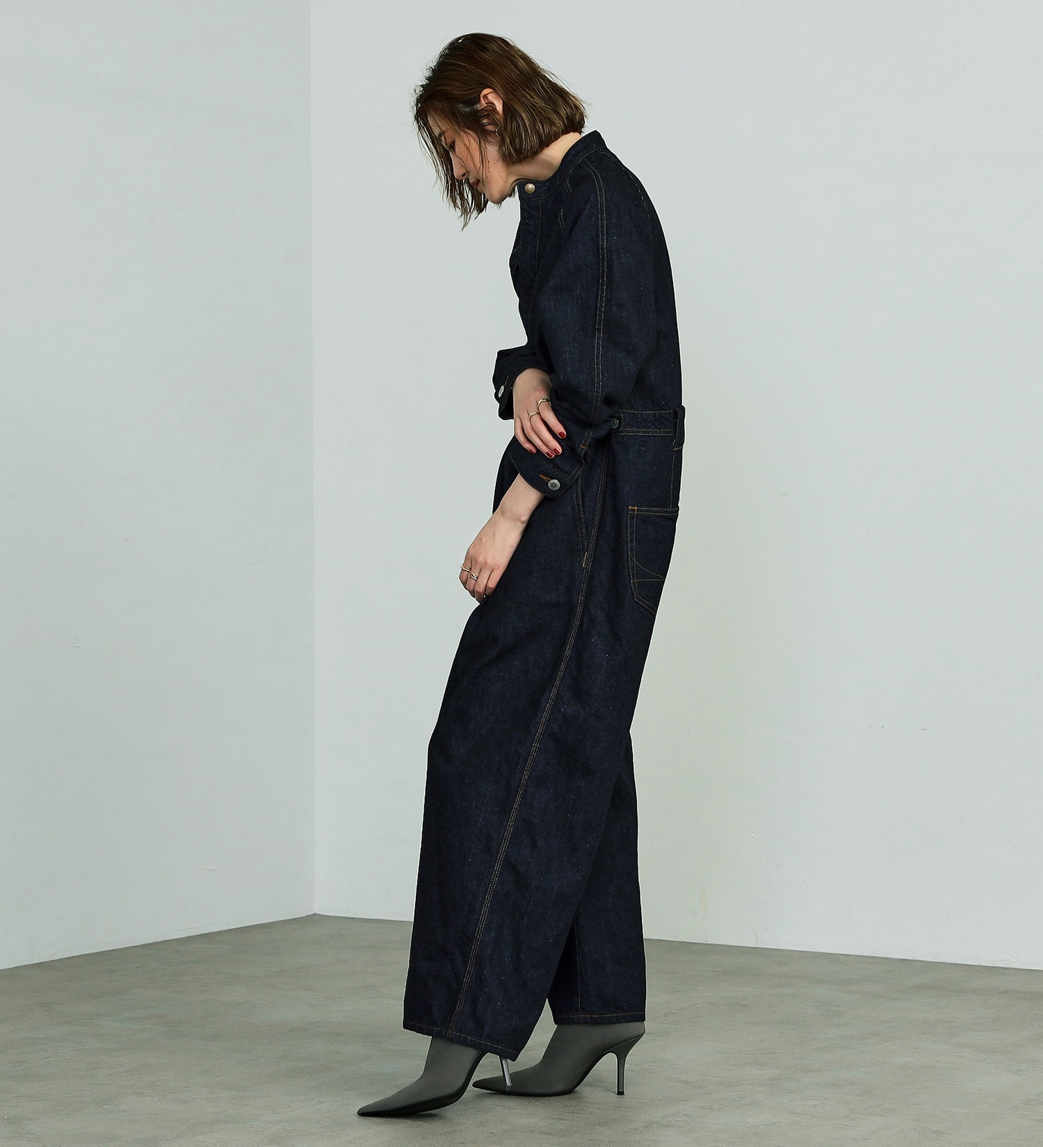 SOMETHING(サムシング)の【GISELe 10月号掲載】atelier SOMETHING STAND COLLAR JUMP SUIT/スタンドカラーデニムジャンプスーツ|オールインワン/つなぎ/オールインワン/レディース|インディゴブルー