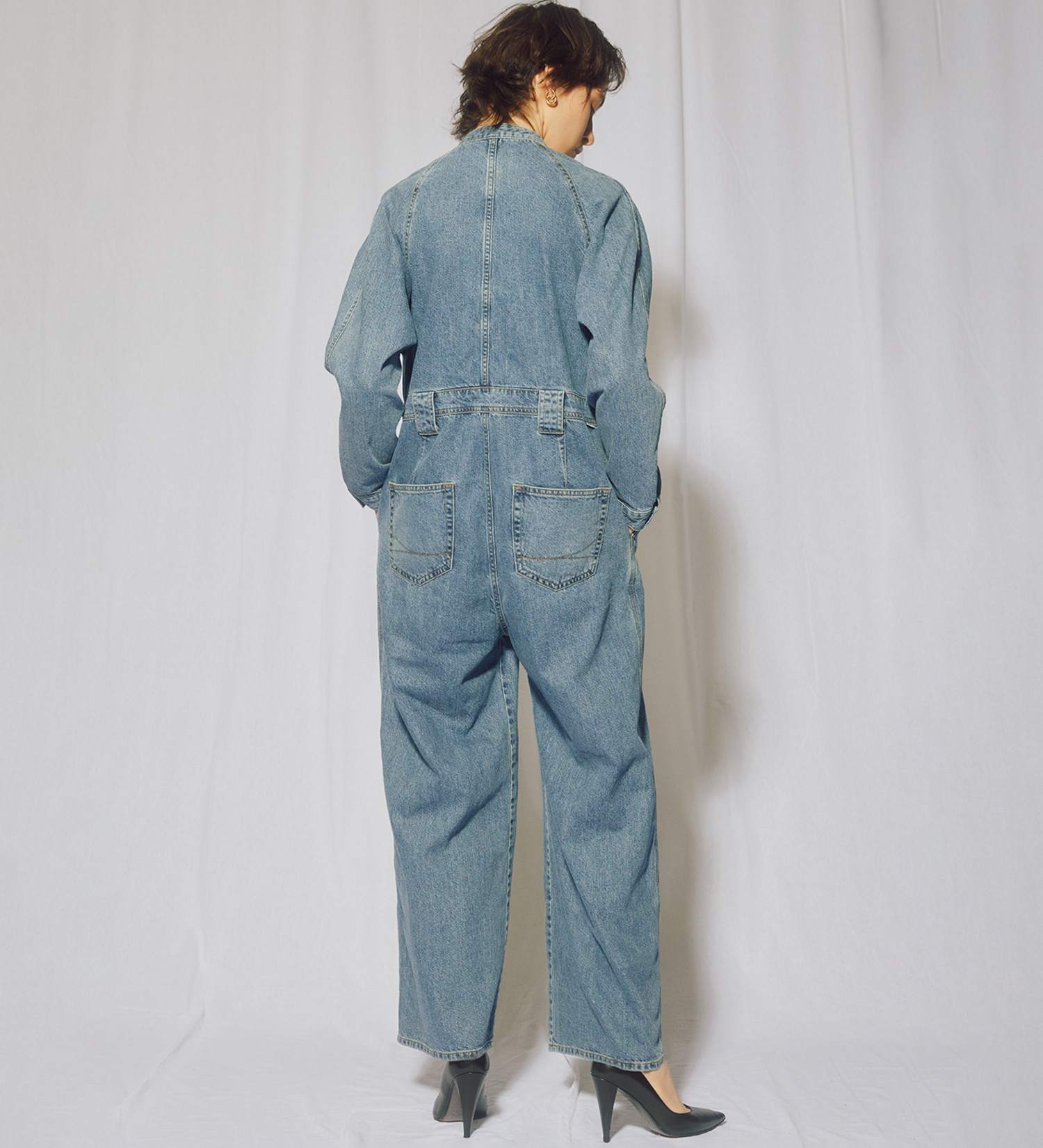 SOMETHING(サムシング)の【GISELe 10月号掲載】atelier SOMETHING STAND COLLAR JUMP SUIT/スタンドカラーデニムジャンプスーツ|オールインワン/つなぎ/オールインワン/レディース|淡色ブルー