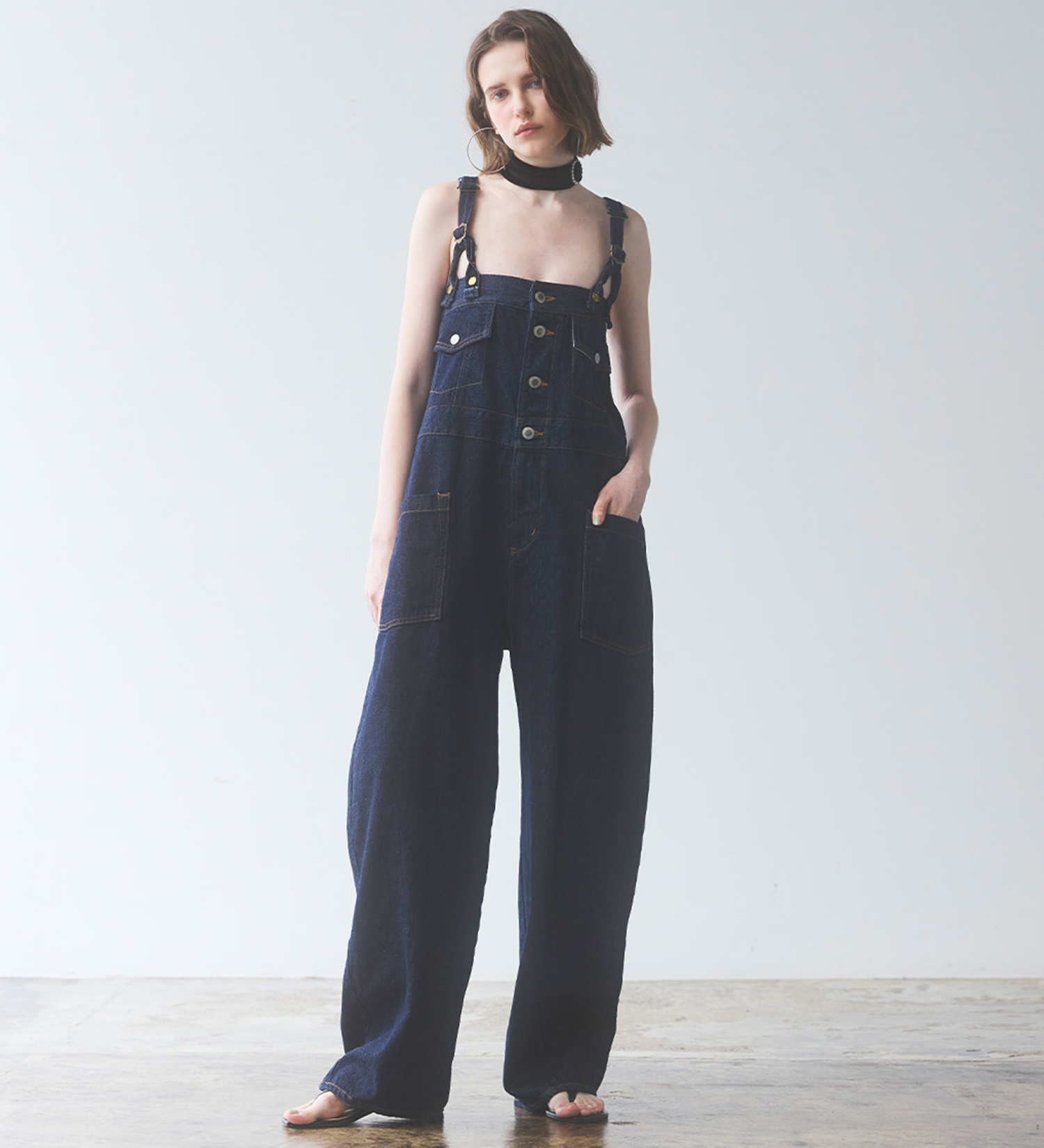 SOMETHING(サムシング)のatelier SOMETHING  BUTTON UP SALOPETTE/サロペット|オールインワン/サロペット/オーバーオール/レディース|インディゴブルー