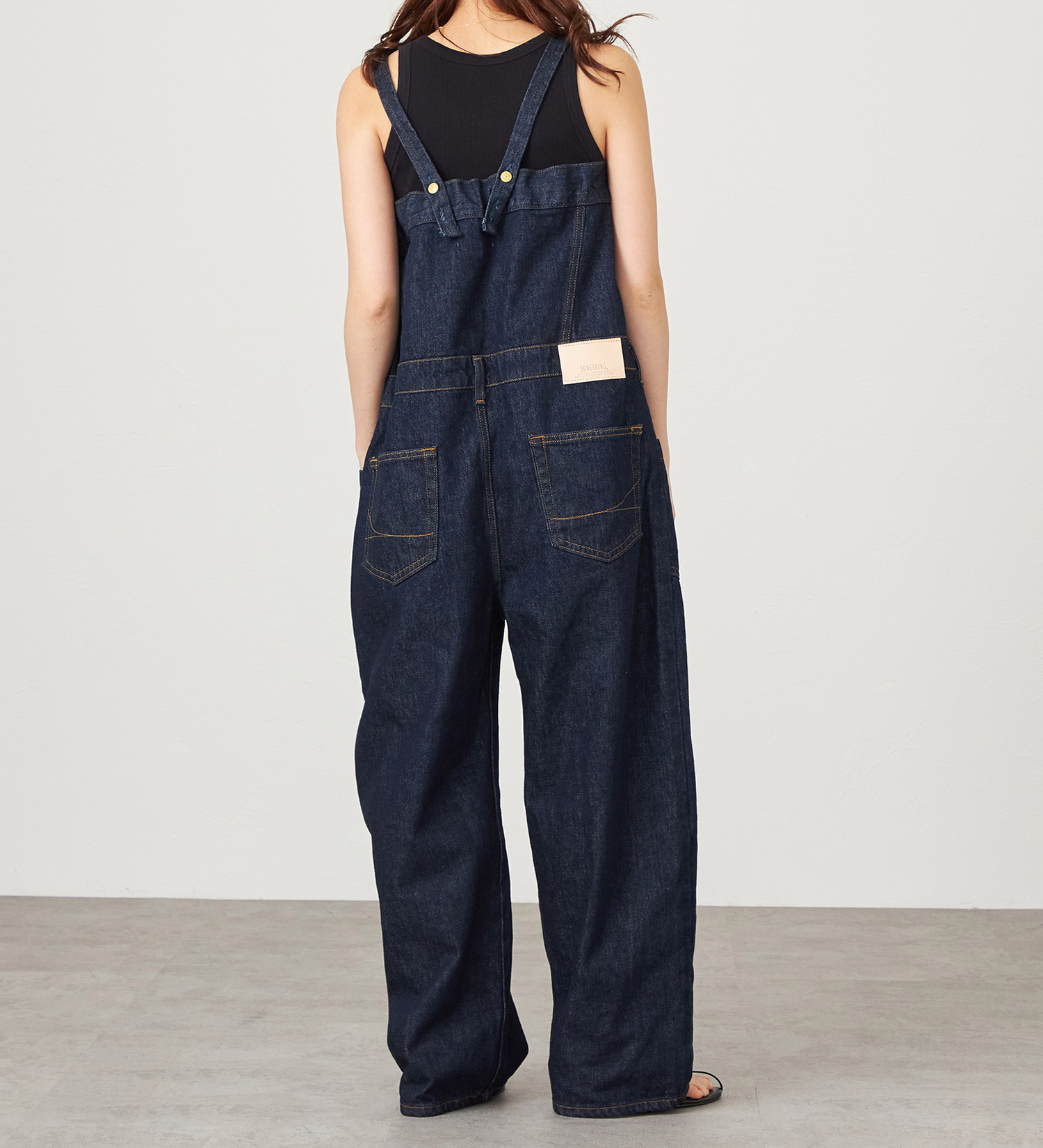 SOMETHING(サムシング)のatelier SOMETHING  BUTTON UP SALOPETTE/サロペット|オールインワン/サロペット/オーバーオール/レディース|インディゴブルー