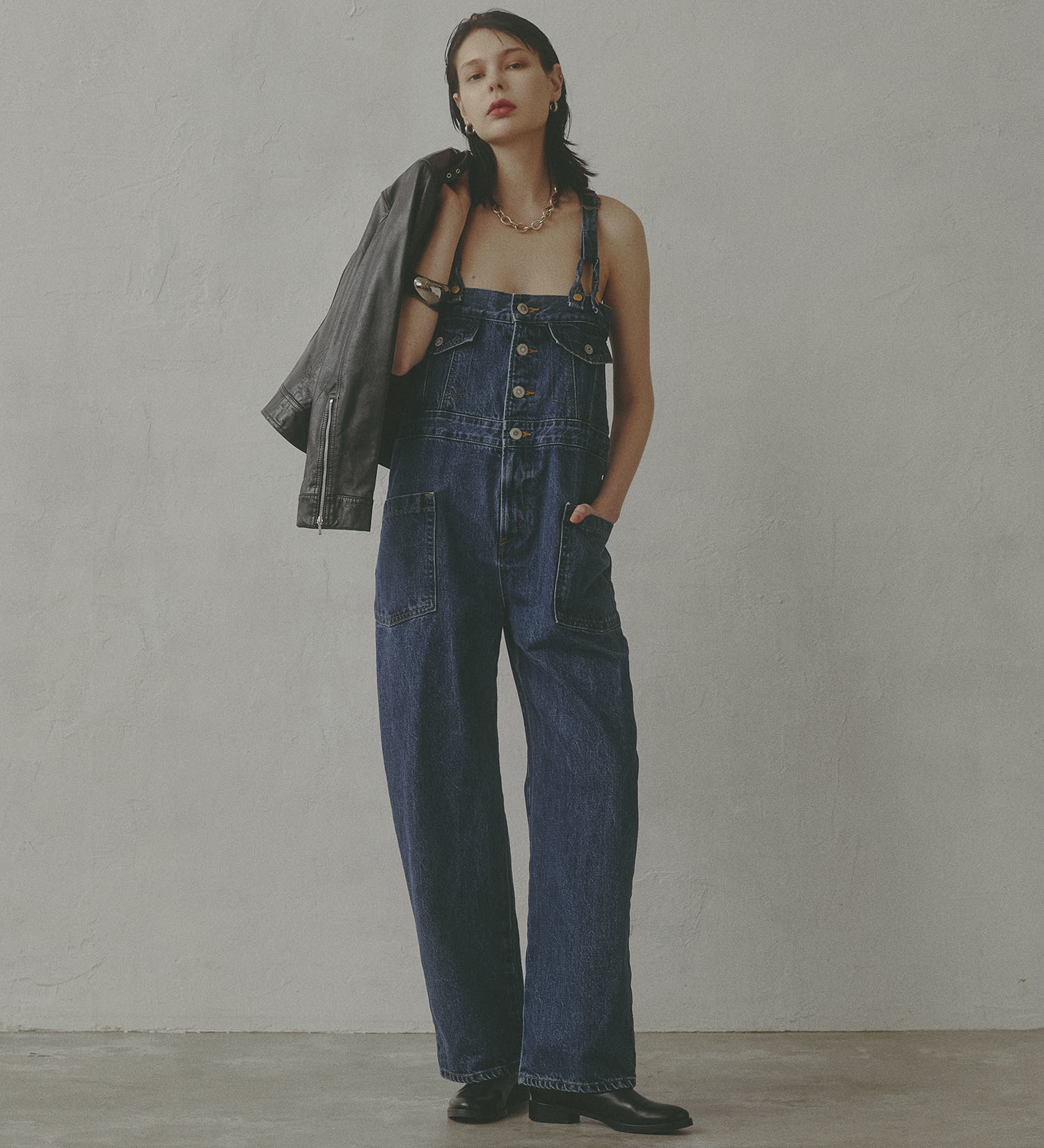 SOMETHING(サムシング)の【予約】atelier SOMETHING  BUTTON UP SALOPETTE/アトリエサムシング2WAYデニムサロペット|オールインワン/サロペット/オーバーオール/レディース|中色ブルー