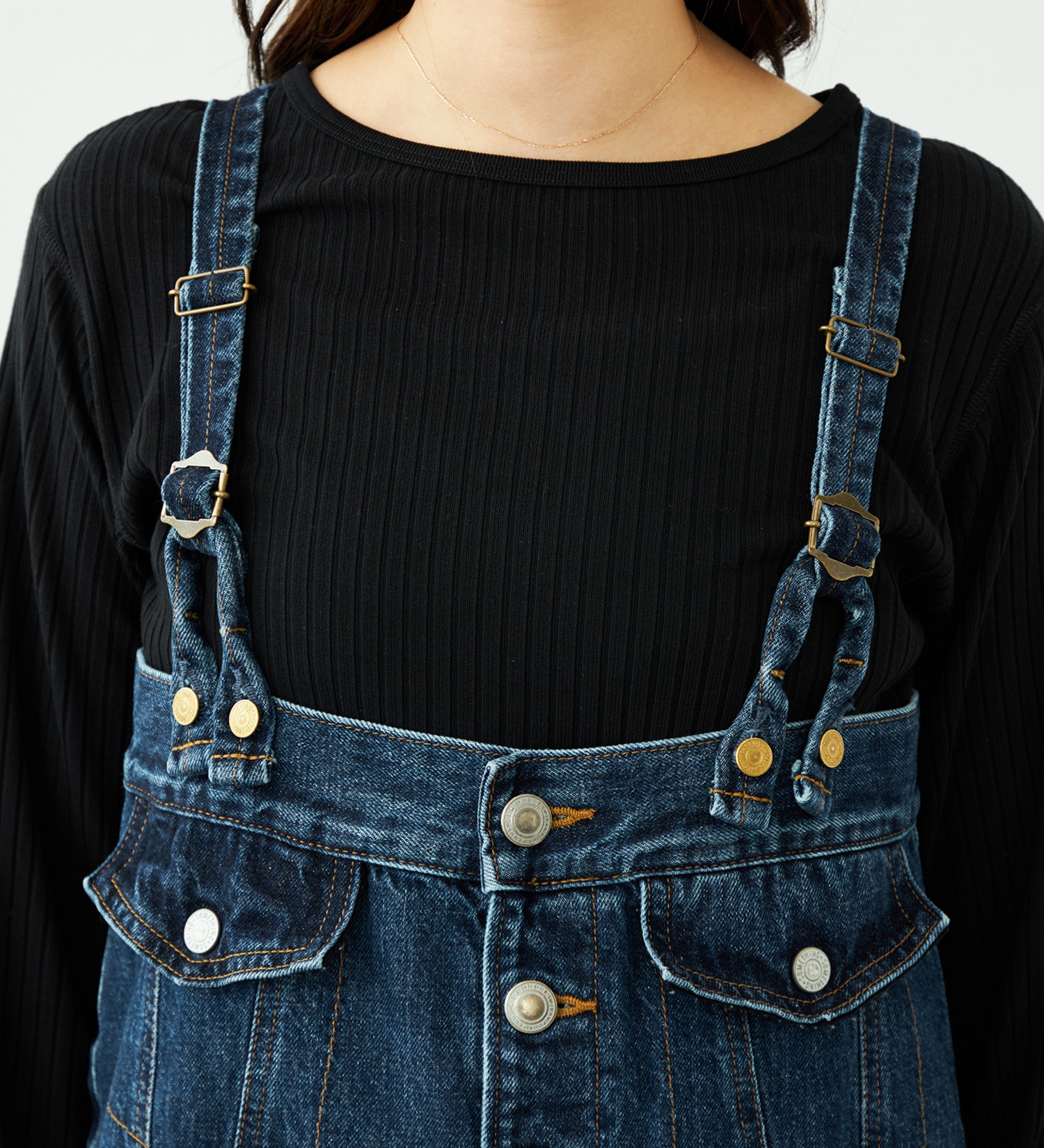 SOMETHING(サムシング)の【予約】atelier SOMETHING  BUTTON UP SALOPETTE/アトリエサムシング2WAYデニムサロペット|オールインワン/サロペット/オーバーオール/レディース|中色ブルー