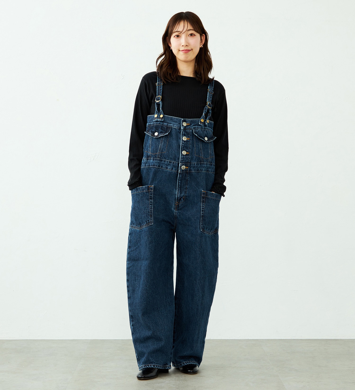 SOMETHING(サムシング)の【予約】atelier SOMETHING  BUTTON UP SALOPETTE/アトリエサムシング2WAYデニムサロペット|オールインワン/サロペット/オーバーオール/レディース|中色ブルー
