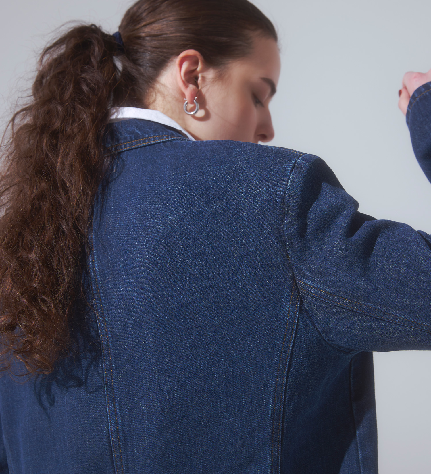 SOMETHING(サムシング)の【予約】atelier SOMETHING drape TAYLORED JACKET/ドレープテーラードデニムジャケット|ジャケット/アウター/テーラードジャケット/レディース|中色ブルー