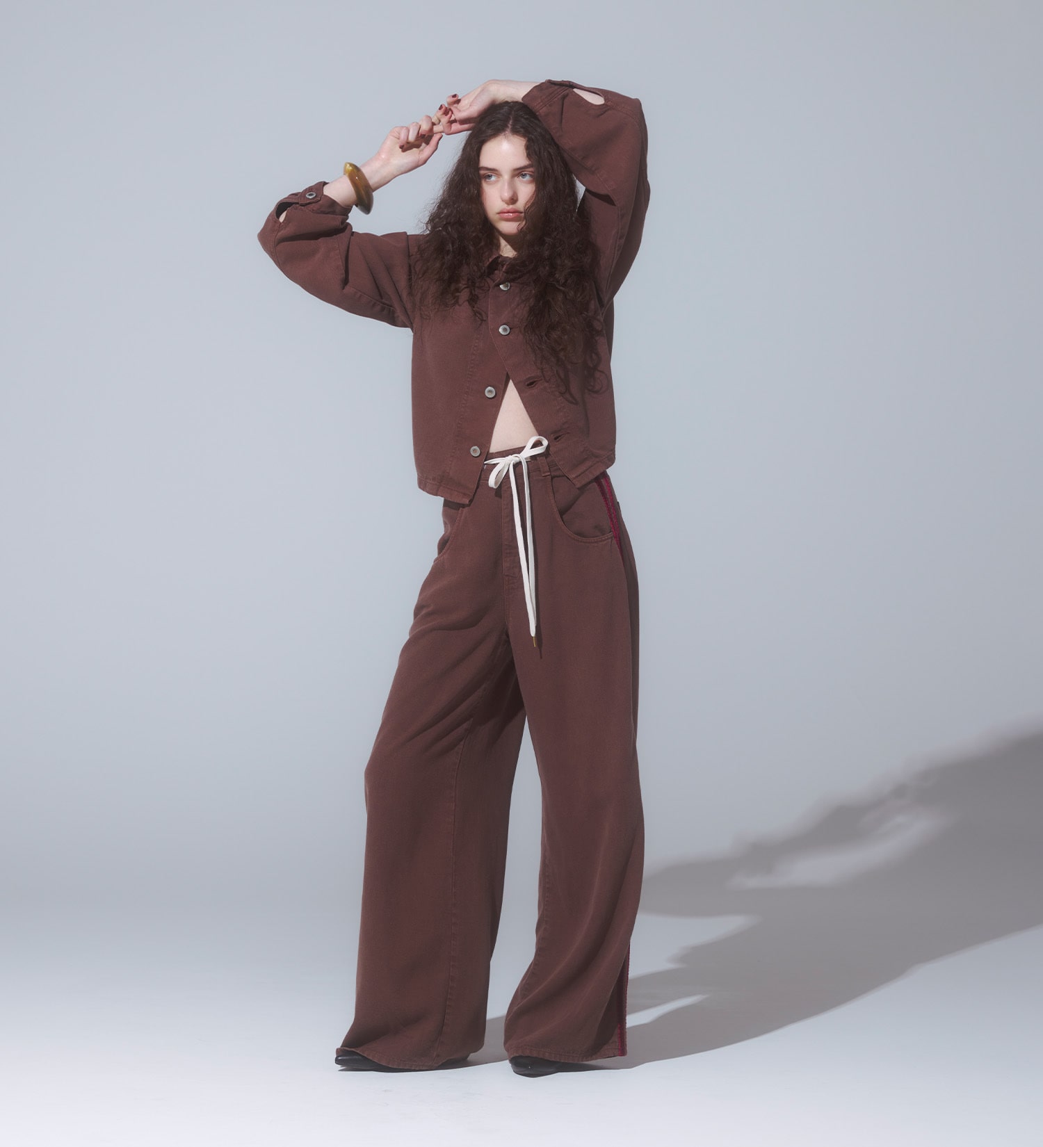 SOMETHING(サムシング)の【予約】atelier SOMETHING drape SHACKET/ドレープシャツジャケット|ジャケット/アウター/テーラードジャケット/レディース|ブラウン
