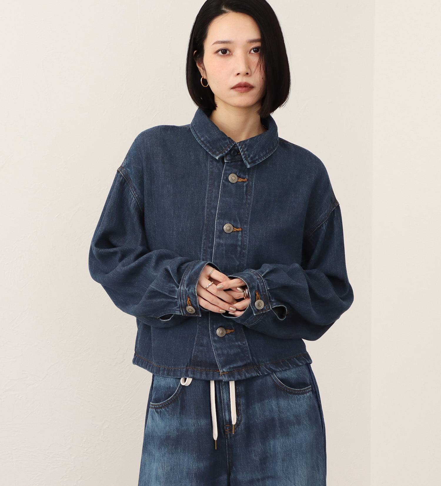 SOMETHING(サムシング)の【予約】atelier SOMETHING drape SHACKET/ドレープシャツジャケット|ジャケット/アウター/テーラードジャケット/レディース|中色ブルー