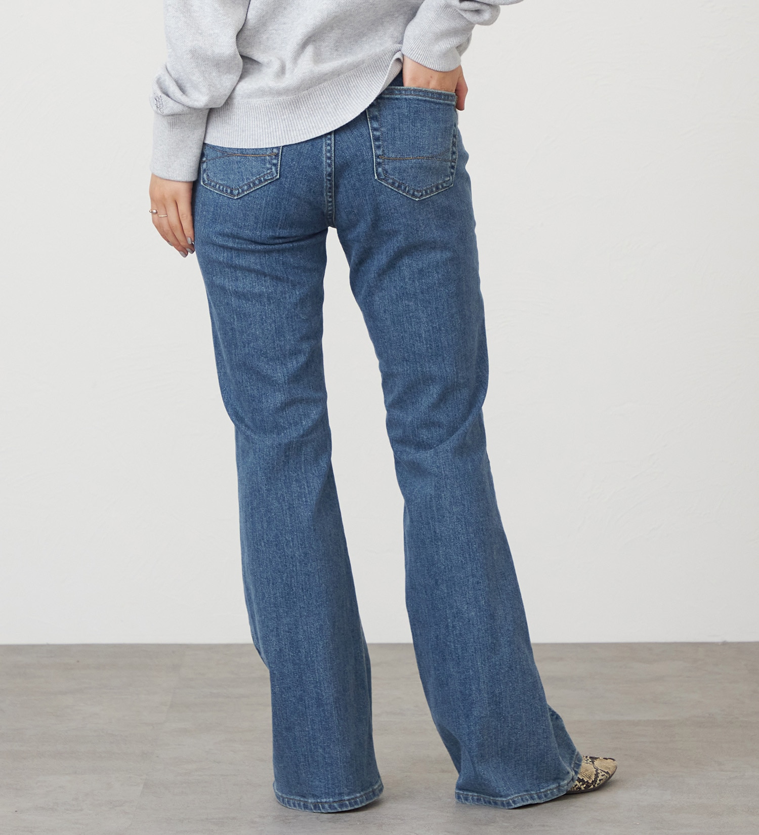 SOMETHING(サムシング)のSOMETHING LISA HIRISE BI-COLOR FLARE/ハイライズバイカラーフレアデニムパンツ|パンツ/デニム/ジーンズパンツ/レディース|淡色ブルー